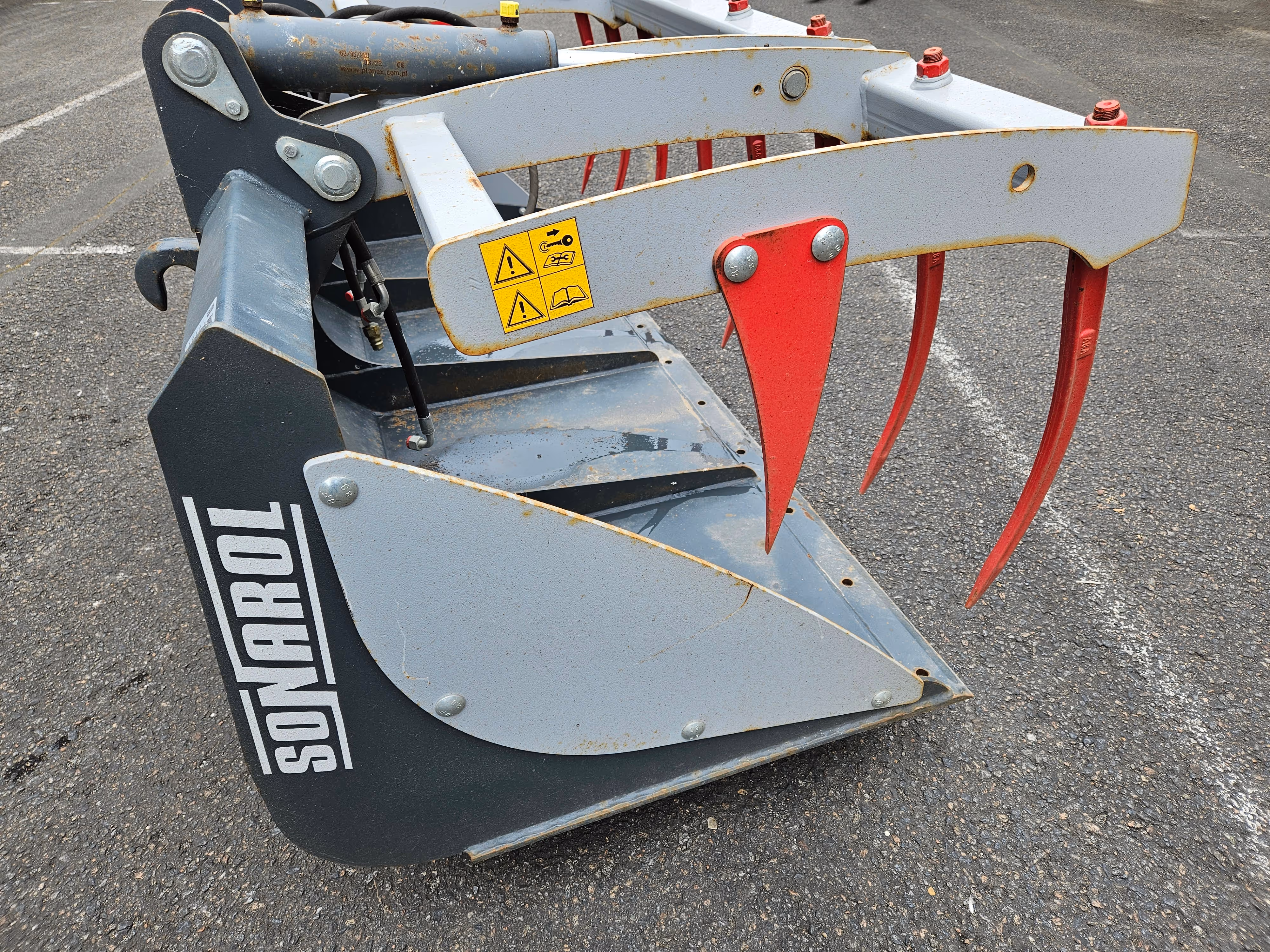 Godet croco LKSNR2100 attache euro Sonarol avec défauts