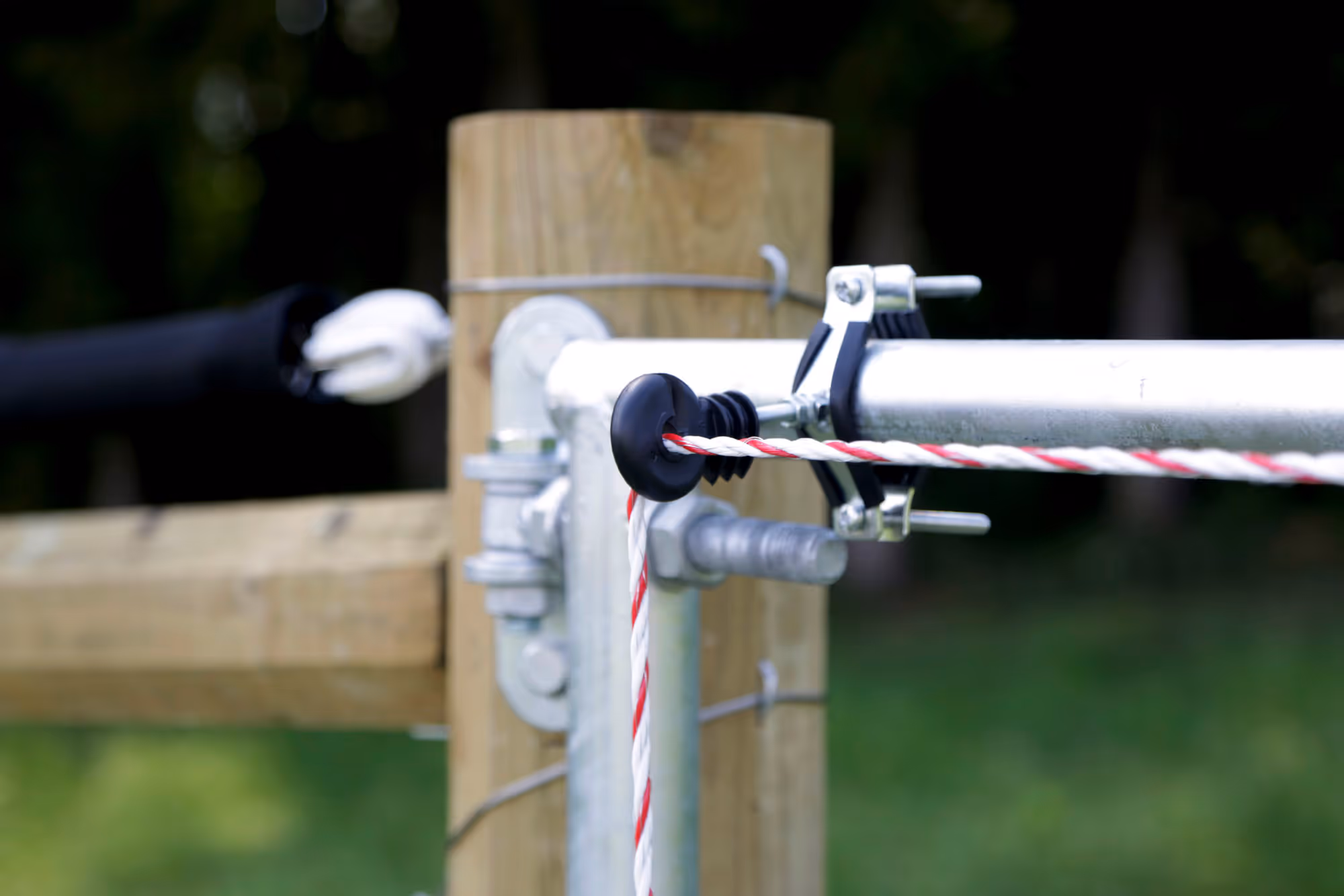 Kit d'électrification pour barrière d'herbage