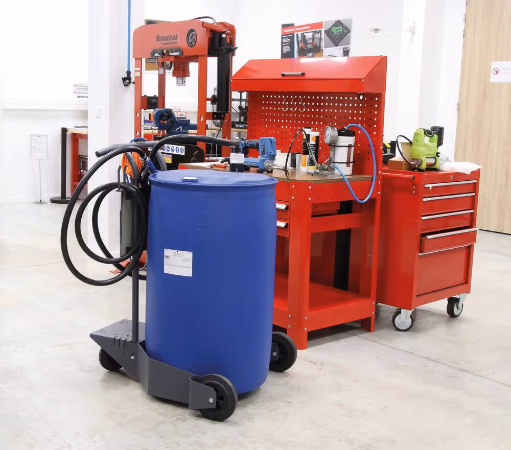 KIT DISTRIBUTION MOBILE D'AD BLUE +POMPE+PISTOLET AUTO-LI ION - NU SS BATTERIE