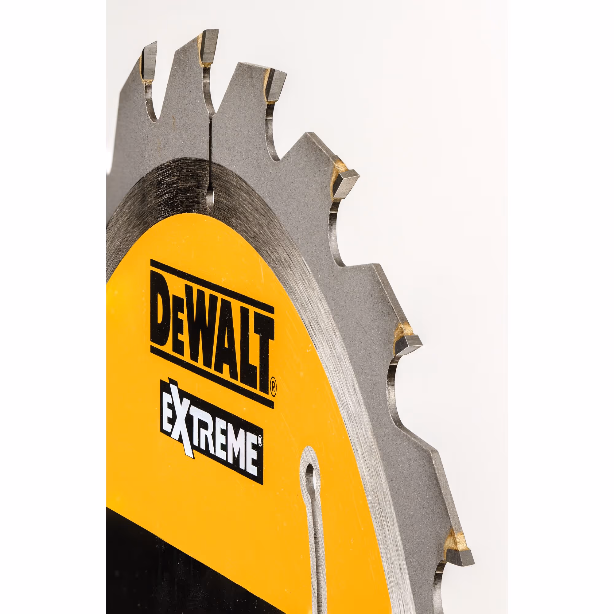 Lame de scie circulaire portative carbure XR Runtime 190 mm, alésage diamant pour DCS577, 24 dents. Pour la coupe du bois dur et tendre, bois avec clous