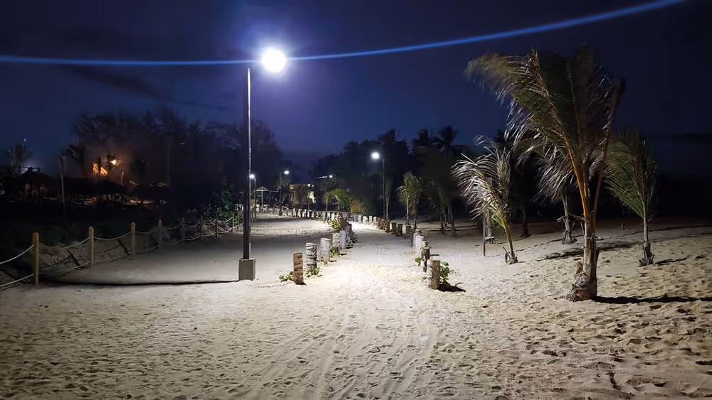 LAMPADAIRE SOLAIRE LED 1600 LUMENS 15W AVEC DETECTEUR
