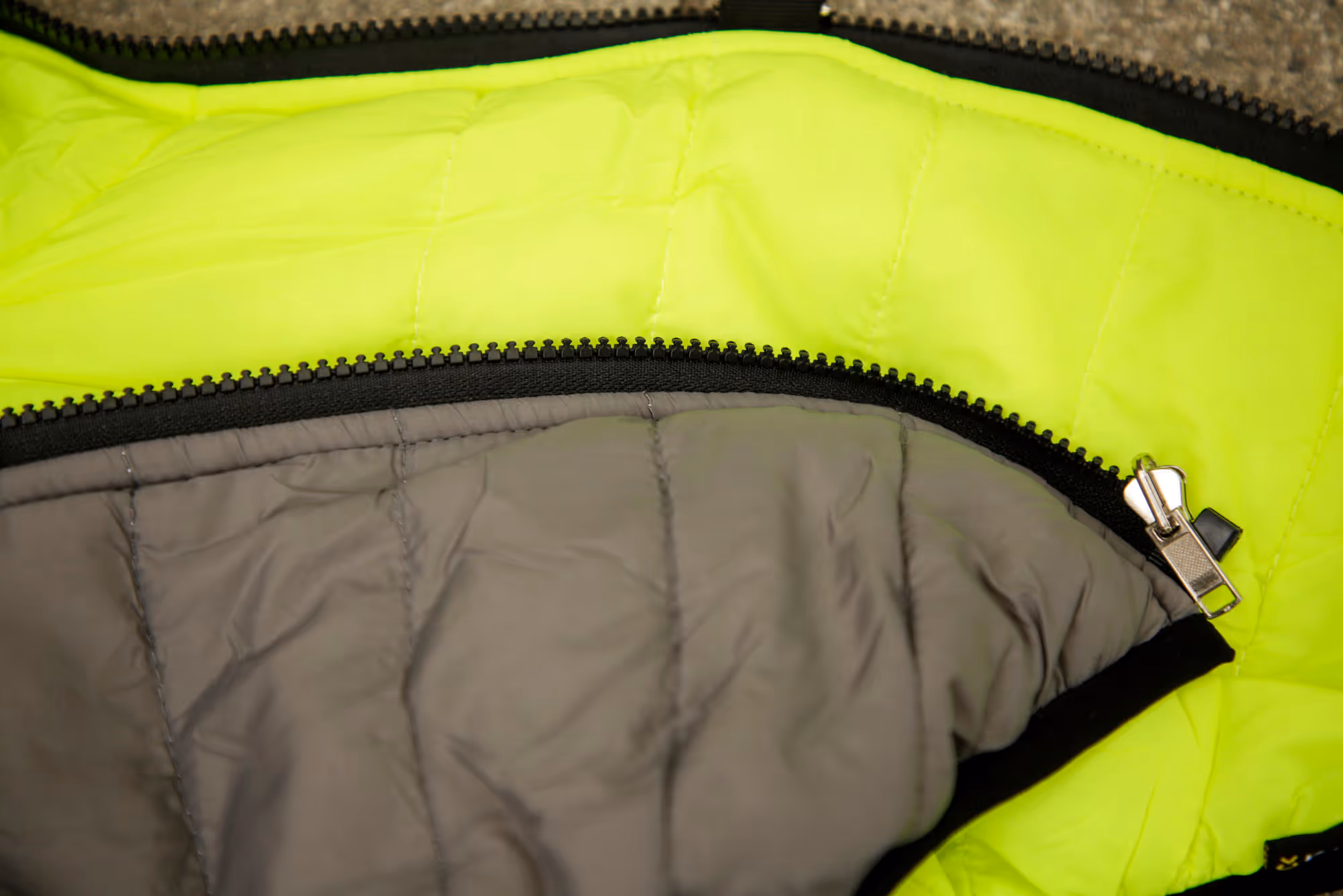 Manteau matelassé Charmonix gris/jaune, taille L, 45cm