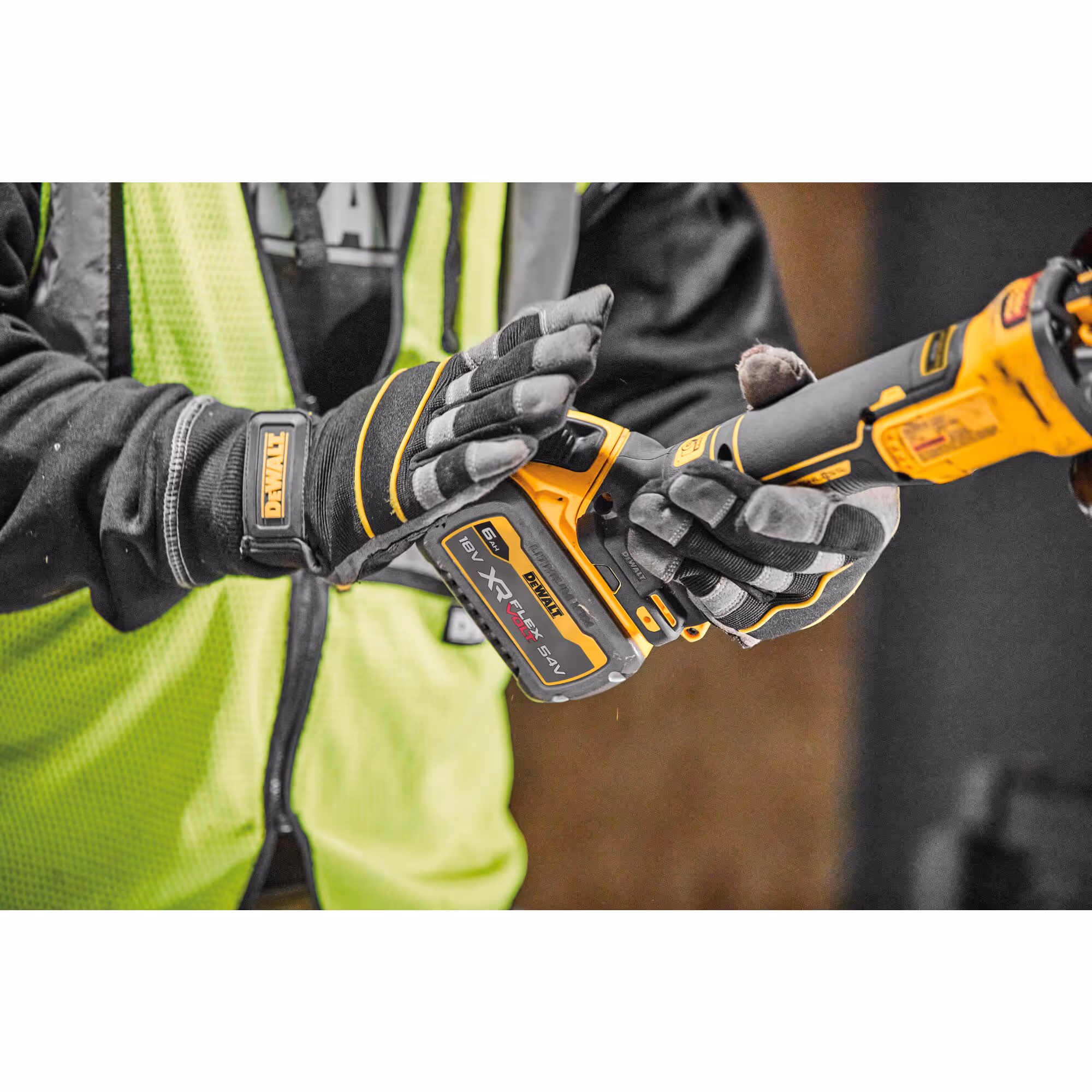 Meuleuse 125 mm XR 18V ADVANTAGE 6Ah Li-Ion Brushless avec batteries