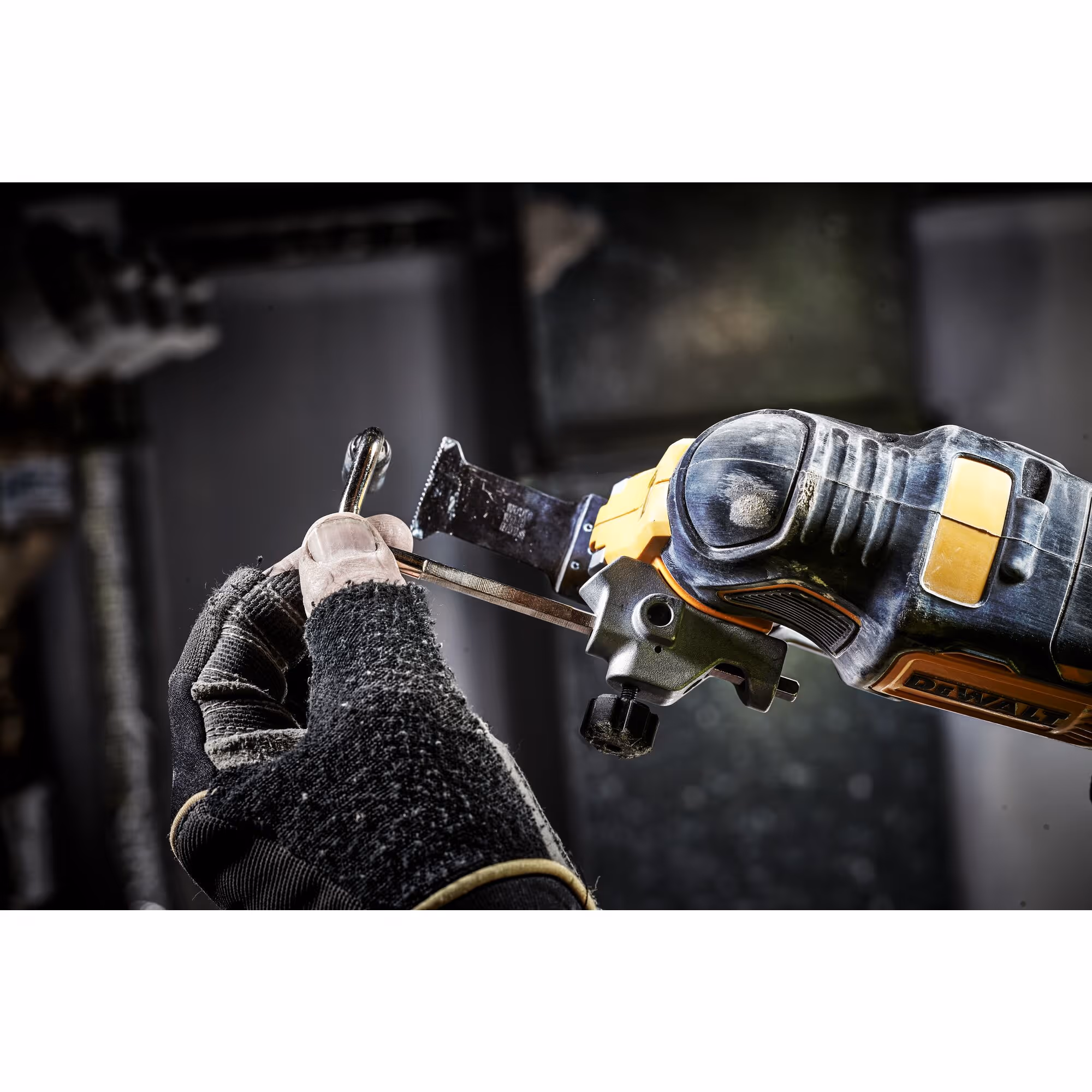 Multi-cutter XR 18V Brushless - 35 accessoires  Sans batterie ni chargeur