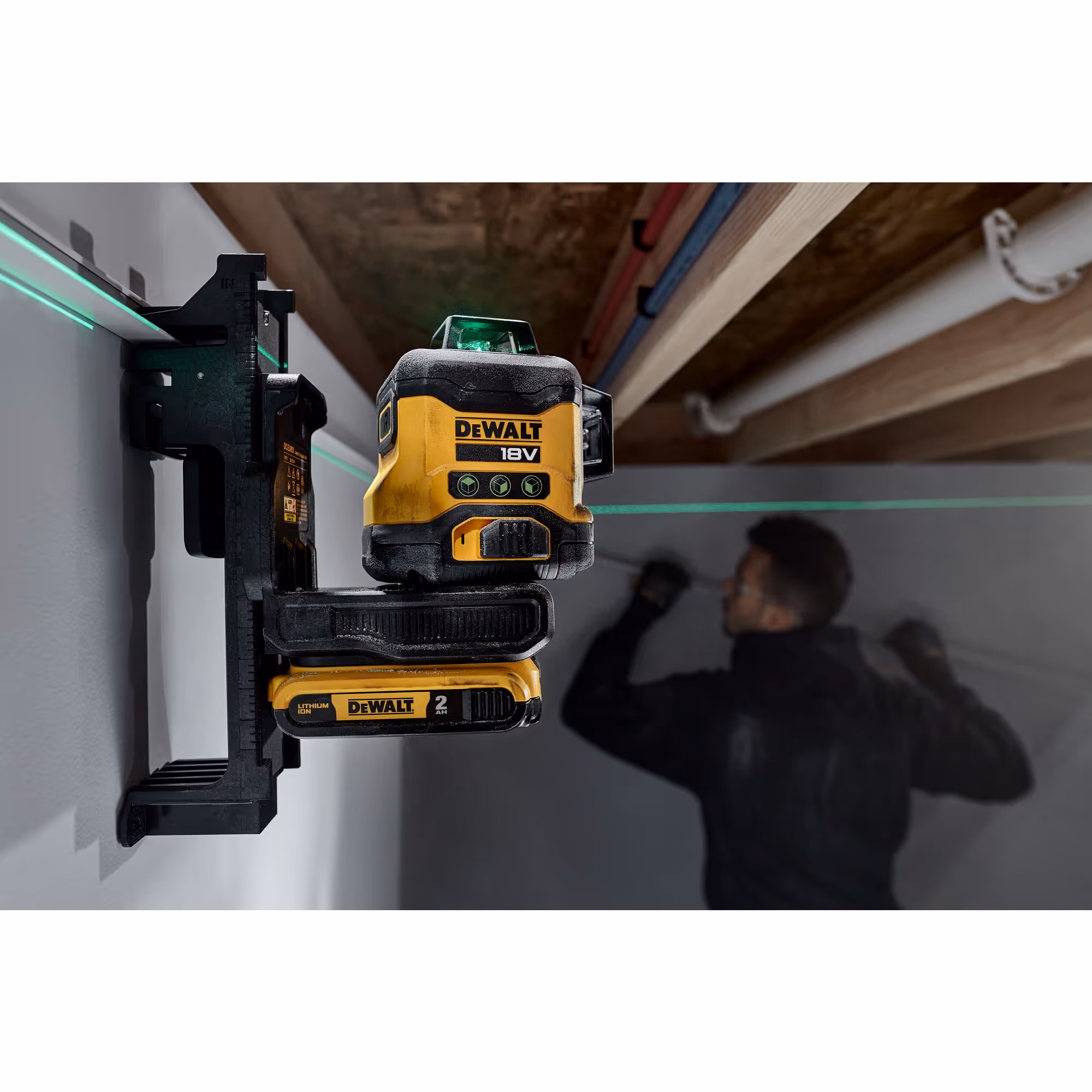 Niveau laser multilignes 3 x 360° compact XR 18 V 2 Ah Li-Ion - faisceau vert - 1 batterie, chargeur, support mural, cible, coffret