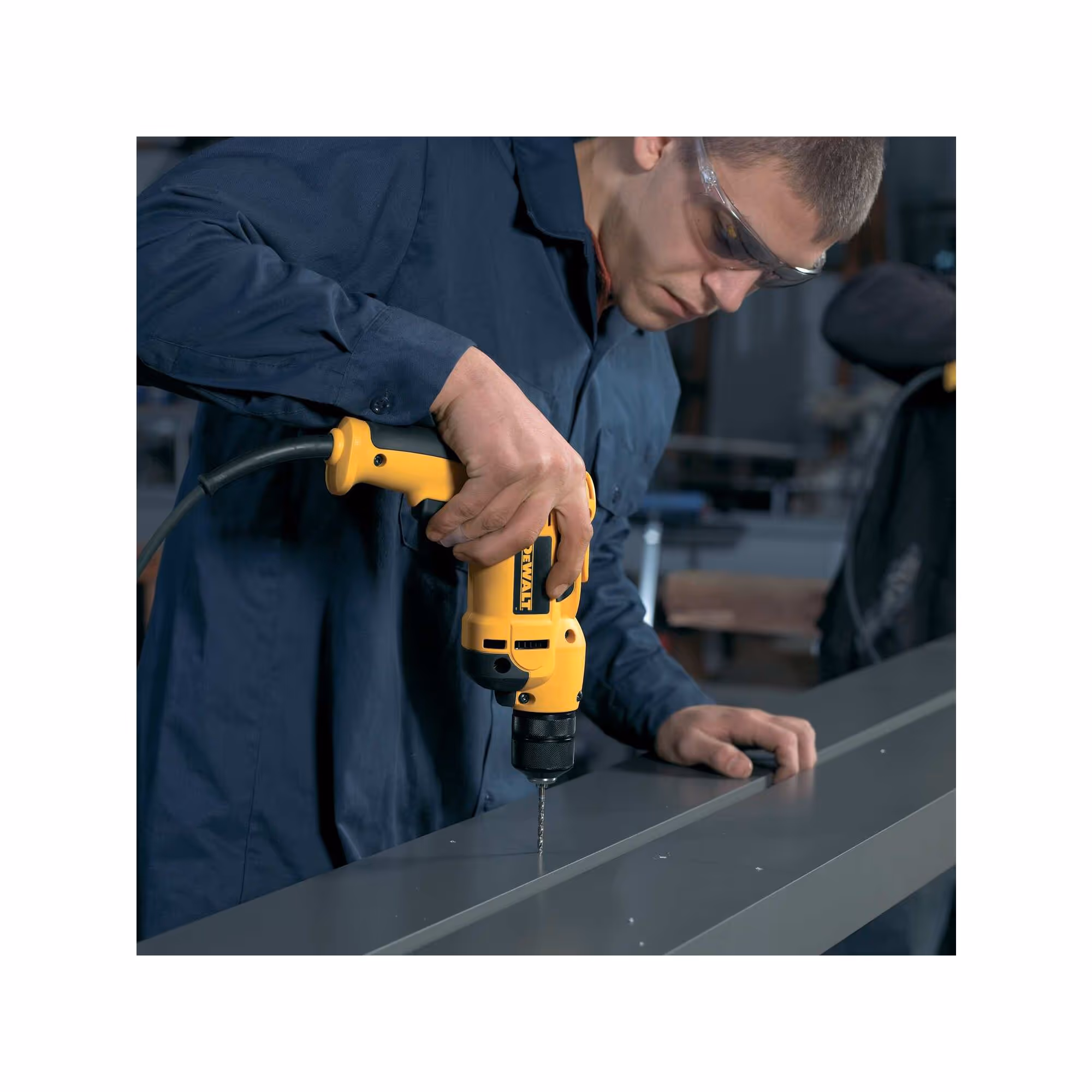 Perceuse rotative 701W avec mandrin auto serrant 10 mm