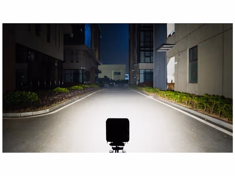 Phare de travail à LED Interférence: Classe 3, 6400 Lumens, 12-40V