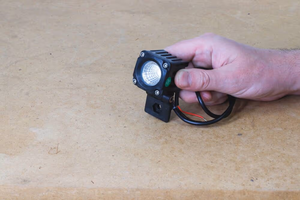 PHARE DE TRAVAIL ULTRA COMPACT 10W 1 LED 600LM