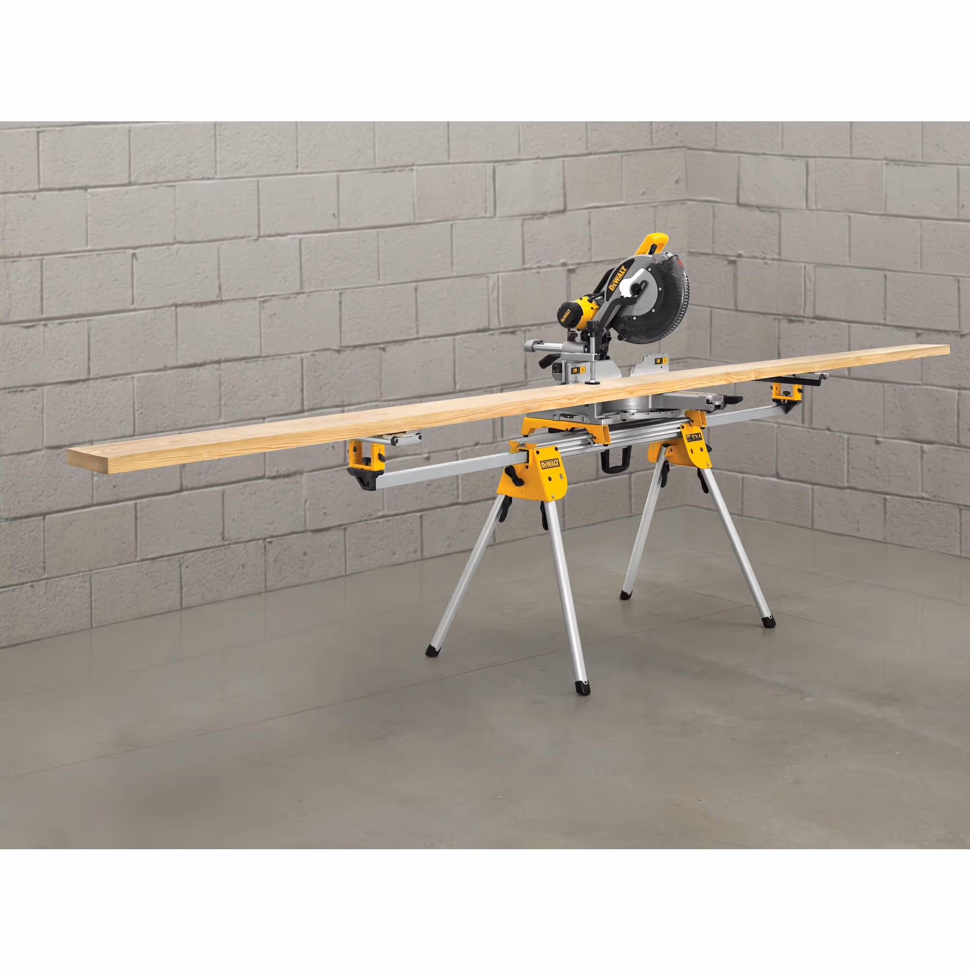 Piètement compact pour scies à onglets