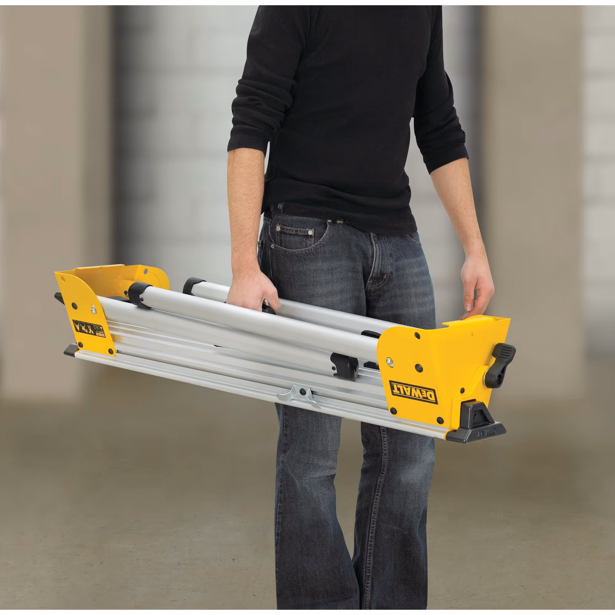 Piètement compact pour scies à onglets