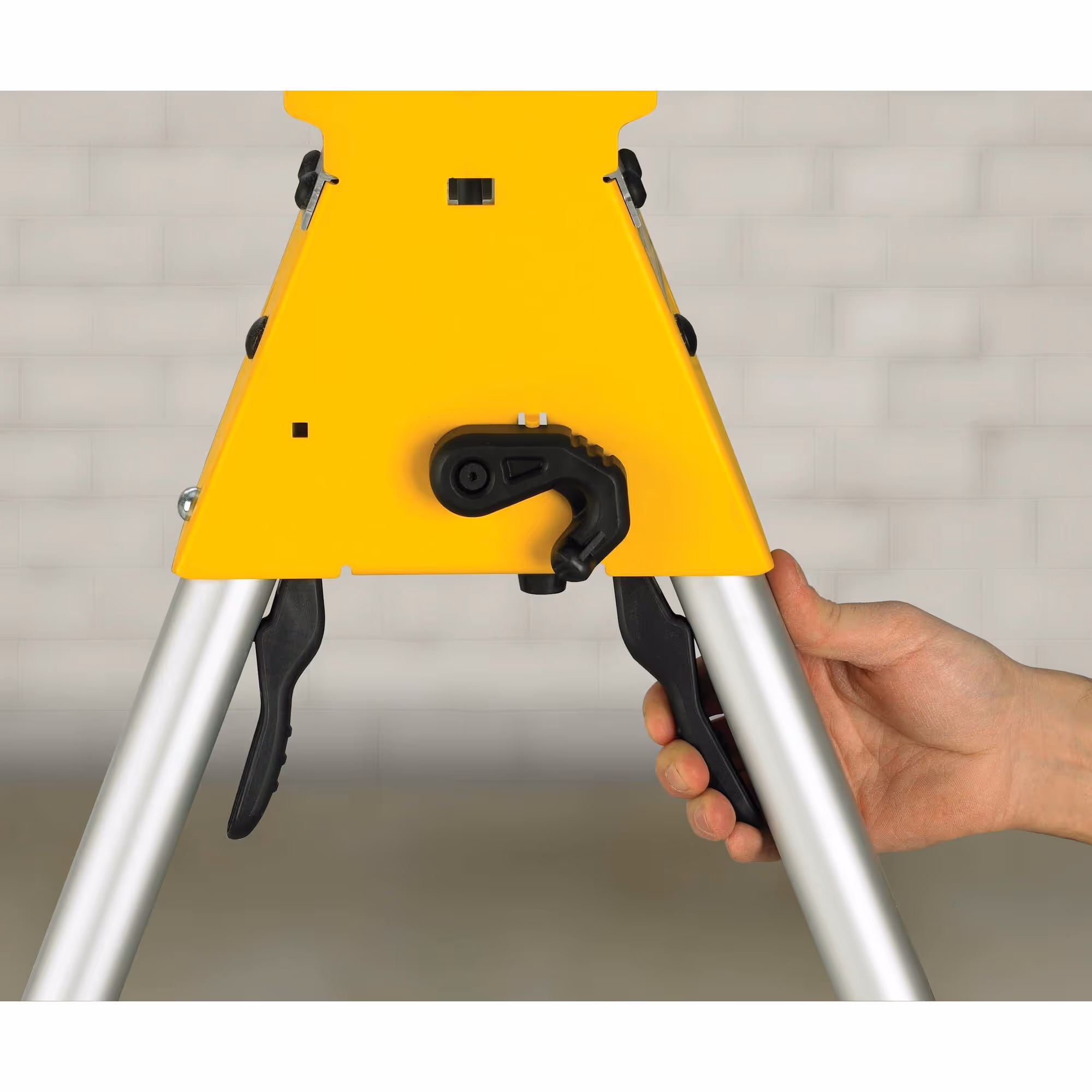 Piètement compact pour scies à onglets