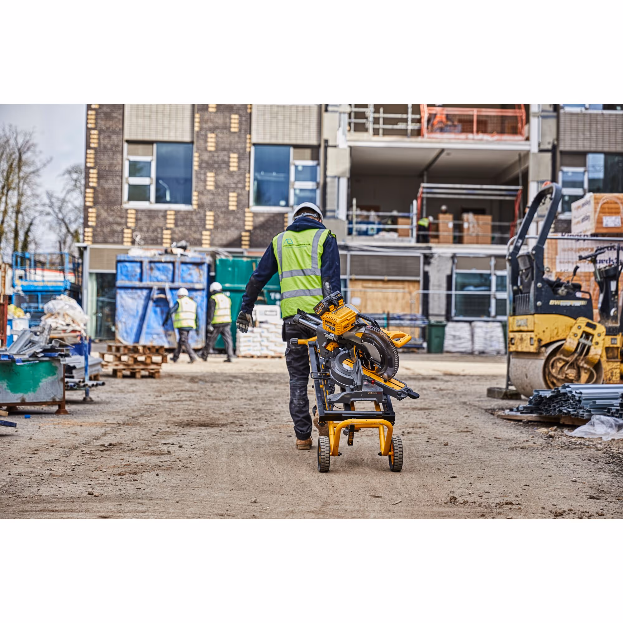 Piètement roulant pour scies à onglets