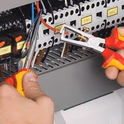 PINCE A DENUDER CHROMEE 160MM ISOLEE 1000V S/CARTE KNIPEX