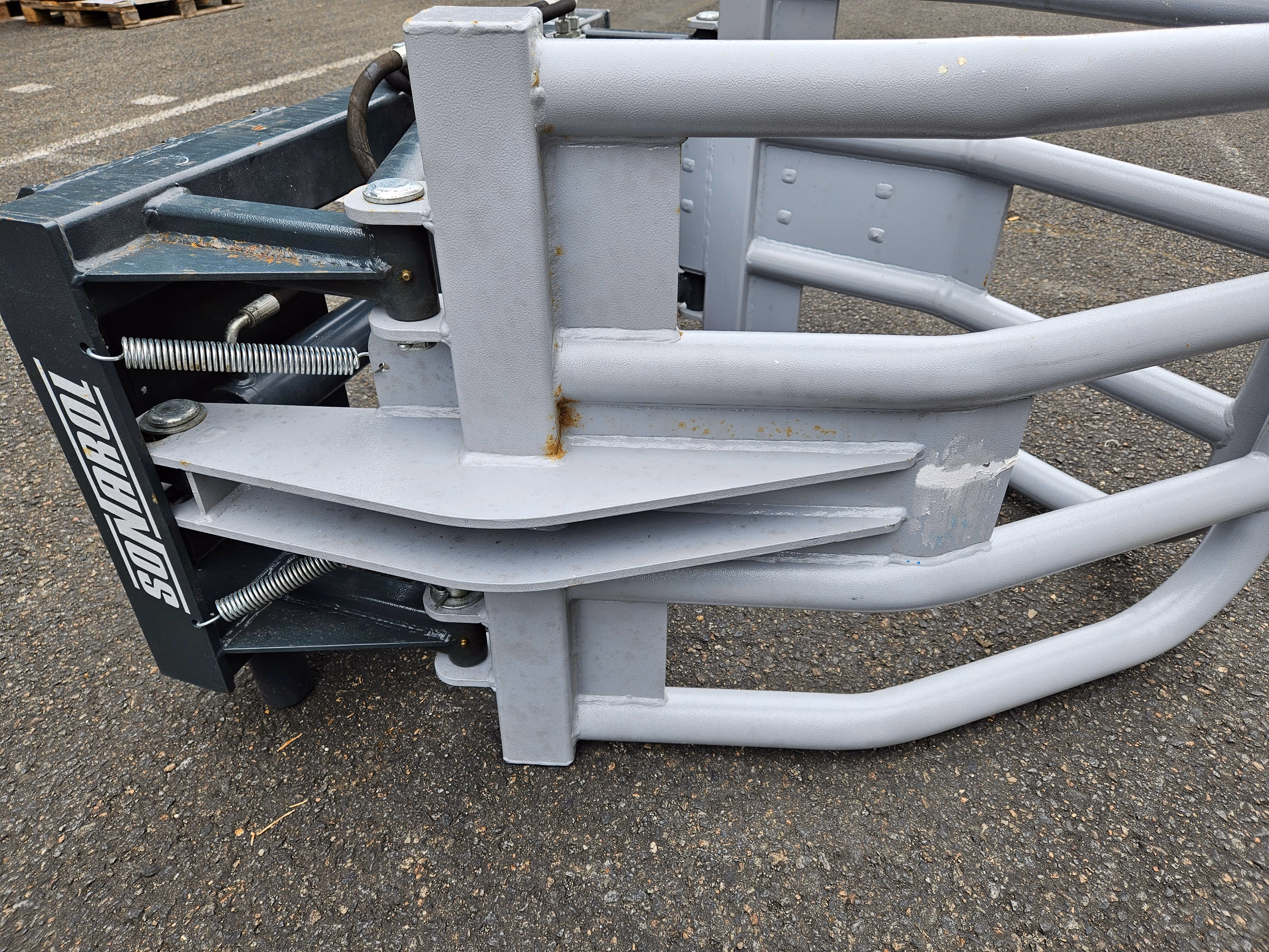 Pince à enrubannage 1500 attache Bobcat Maly Sonarol avec défauts