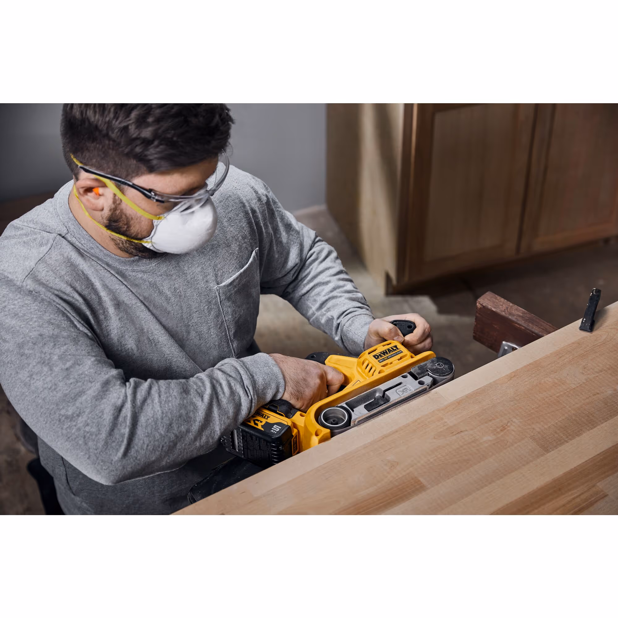 Ponceuse à bande 75x533mm XR 18V 5Ah Li-Ion Brushless avec batteries