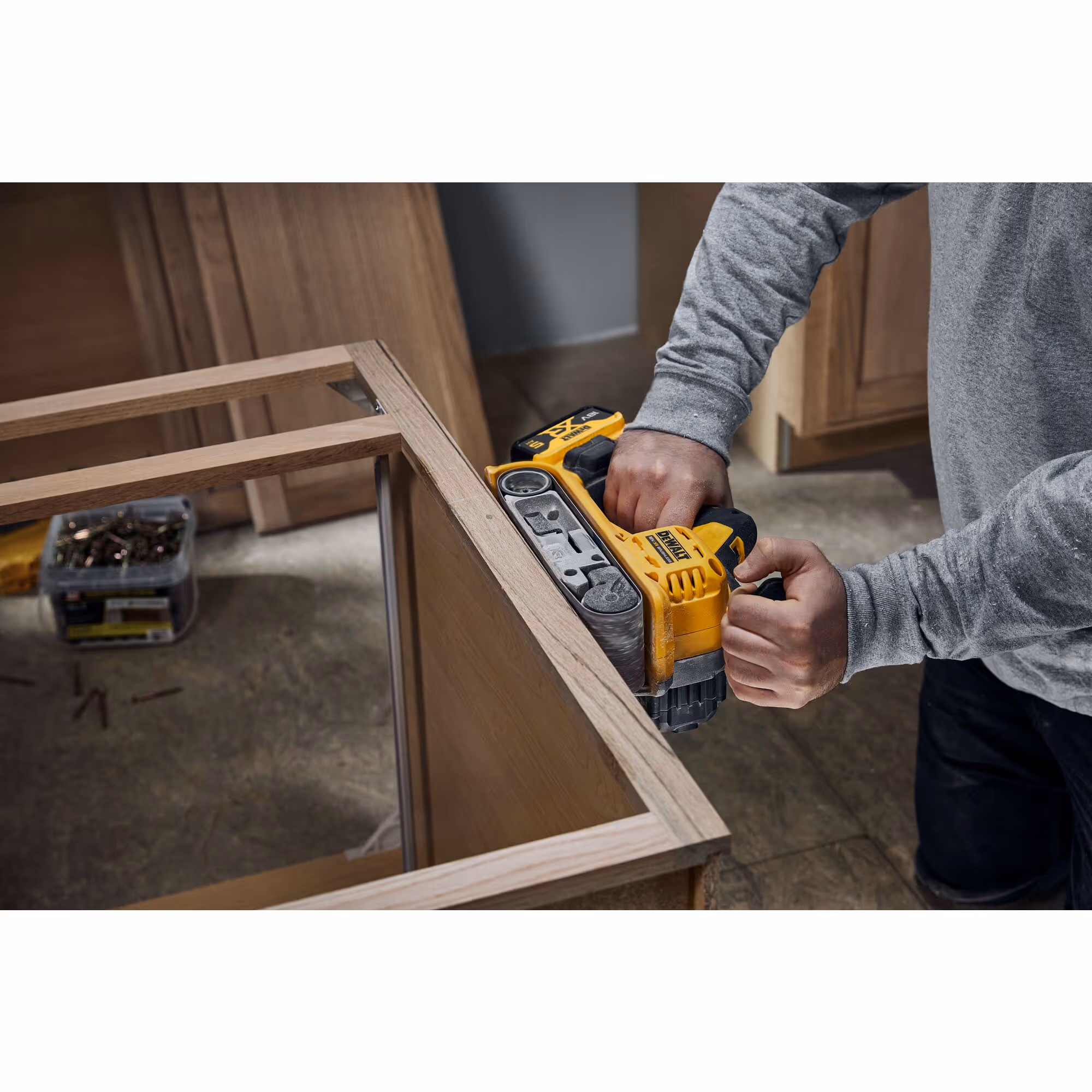 Ponceuse à bande 75x533mm XR 18V 5Ah Li-Ion Brushless avec batteries