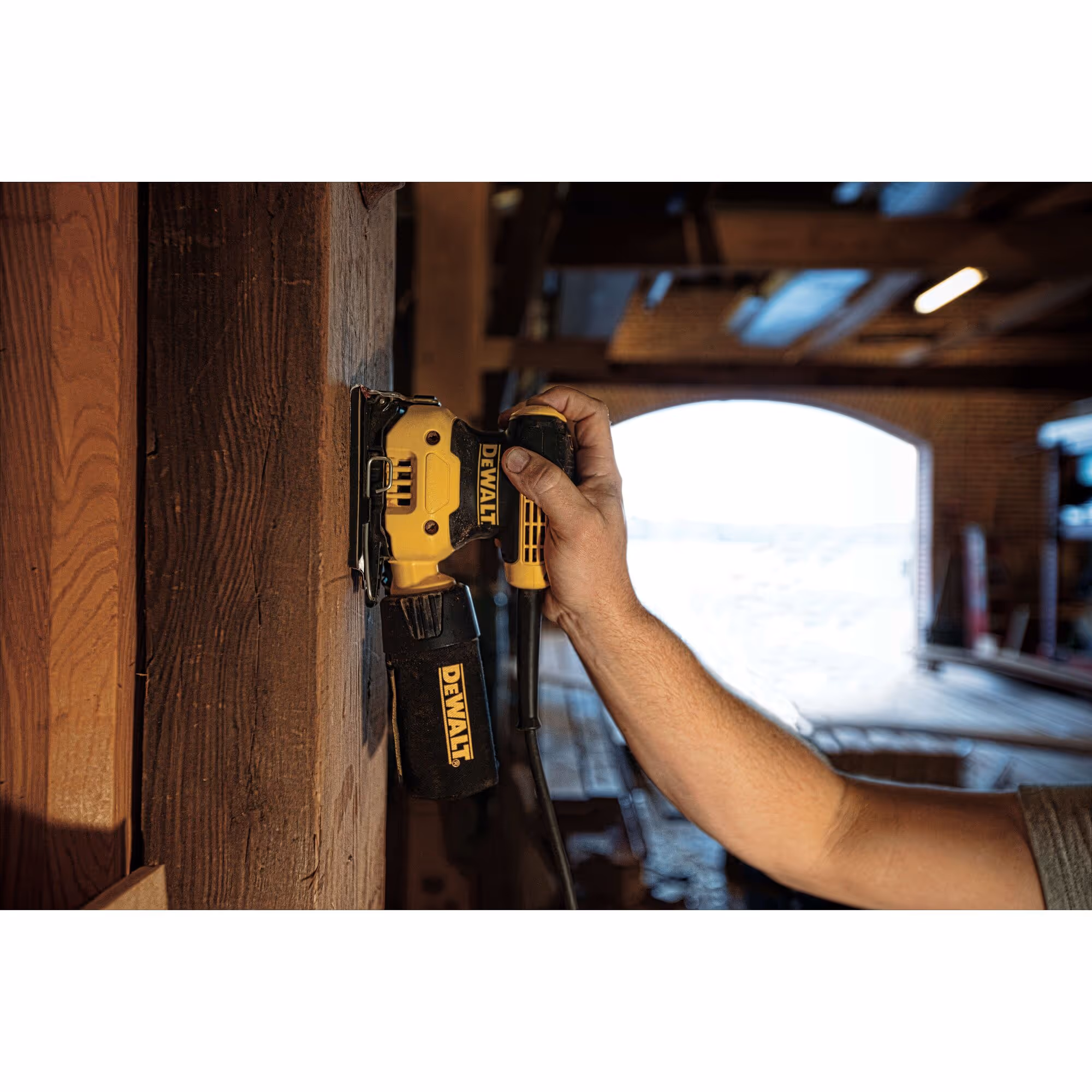 Ponceuse vibrante 1/4 de feuille 230W