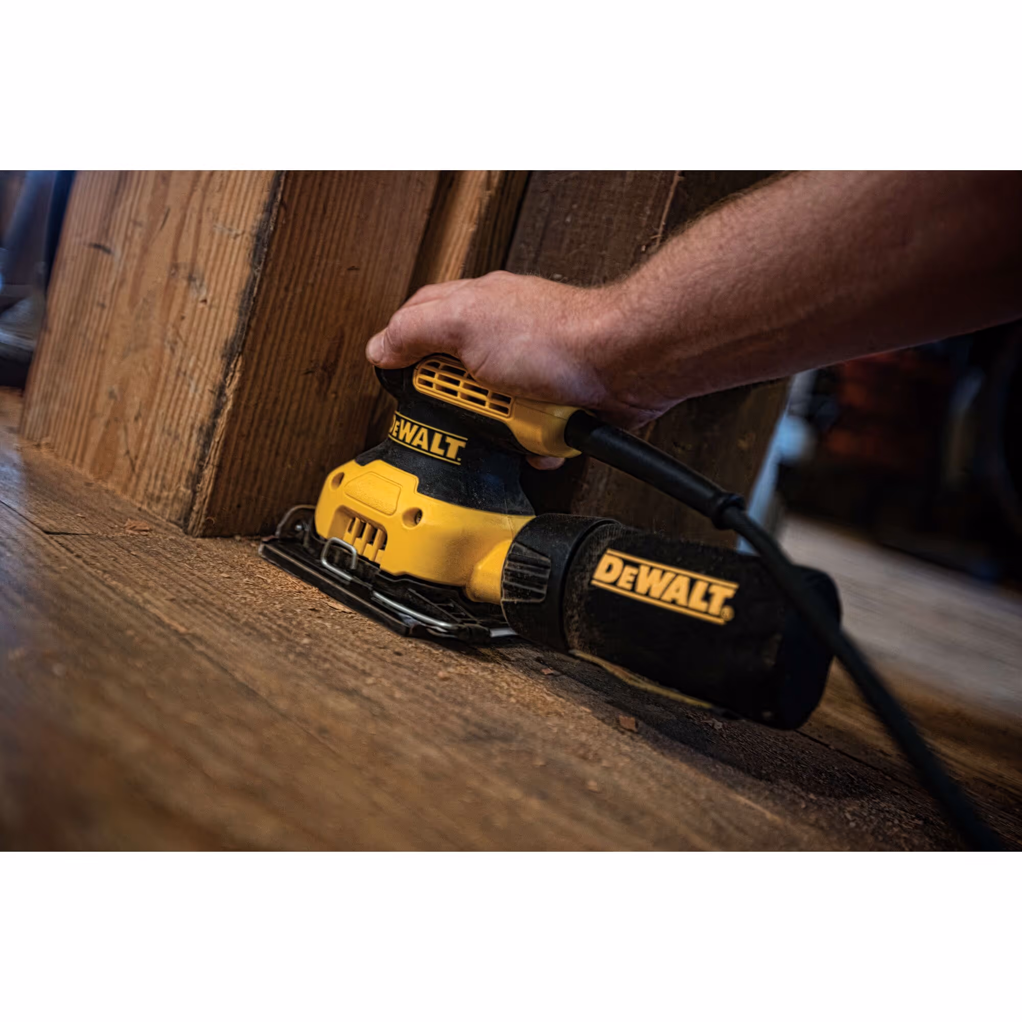 Ponceuse vibrante 1/4 de feuille 230W