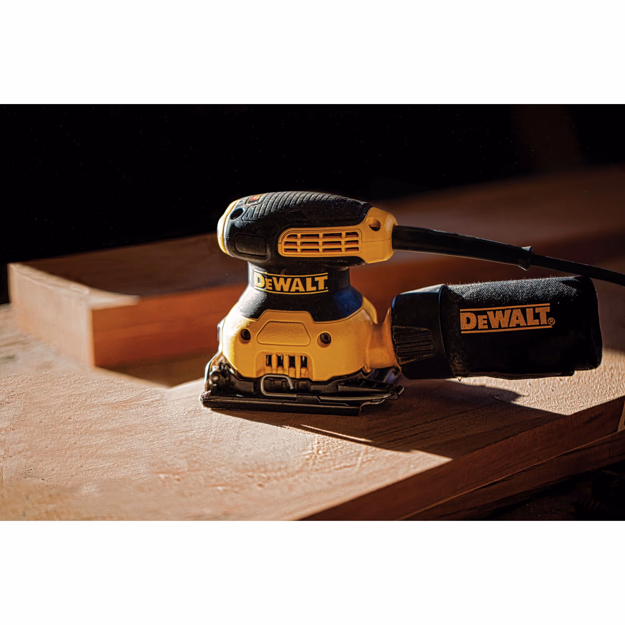 Ponceuse vibrante 1/4 de feuille 230W