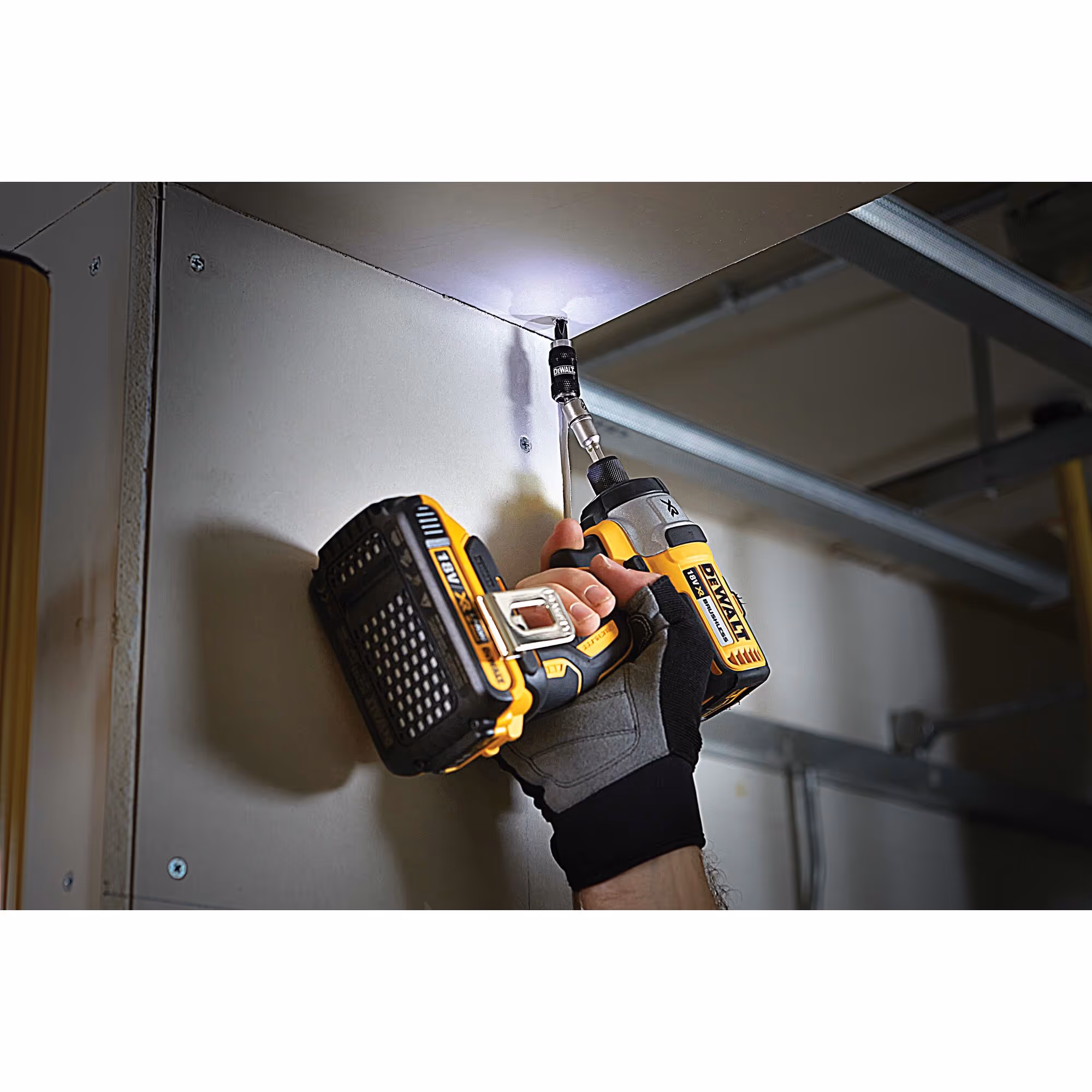 Porte-embouts pivotant à 20° + embouts de vissage impact-torsion PH2 x2, PZ2 x2, PZ3 x2, T15, T30, PL6 
