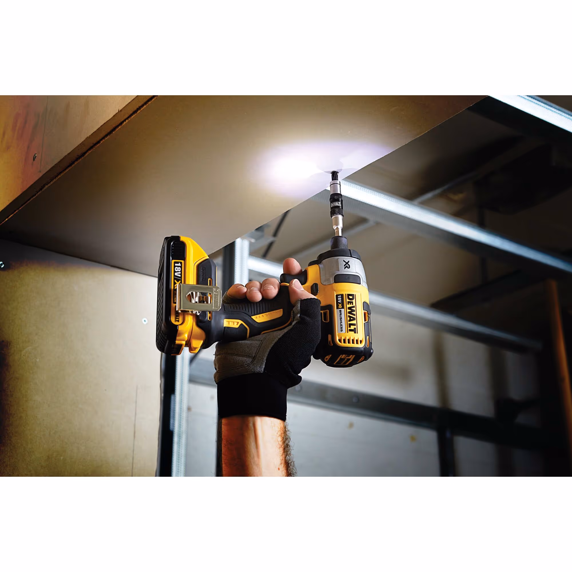 Porte-embouts pivotant à 20° + embouts de vissage impact-torsion PH2 x2, PZ2 x2, PZ3 x2, T15, T30, PL6 