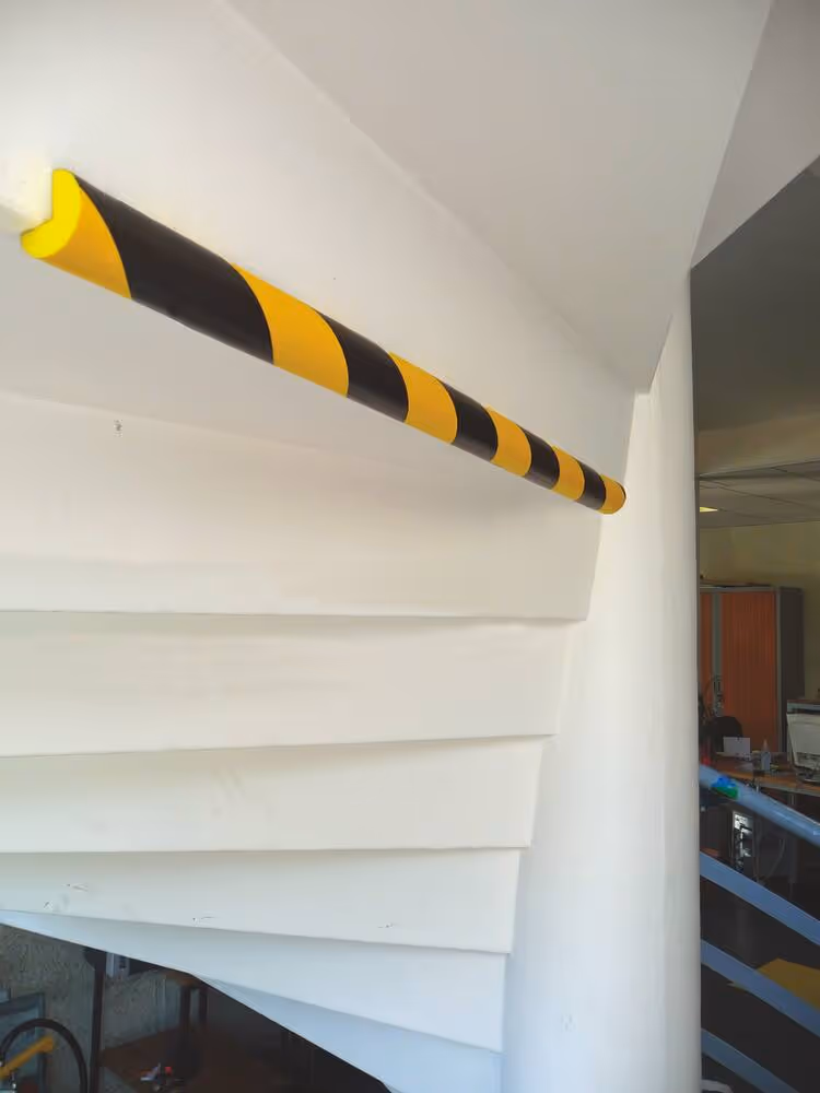 PROTECTION D'ANGLE MOUSSE NOIR ET JAUNE - OUVERTURE 25MM DIAMETRE 40 750MM