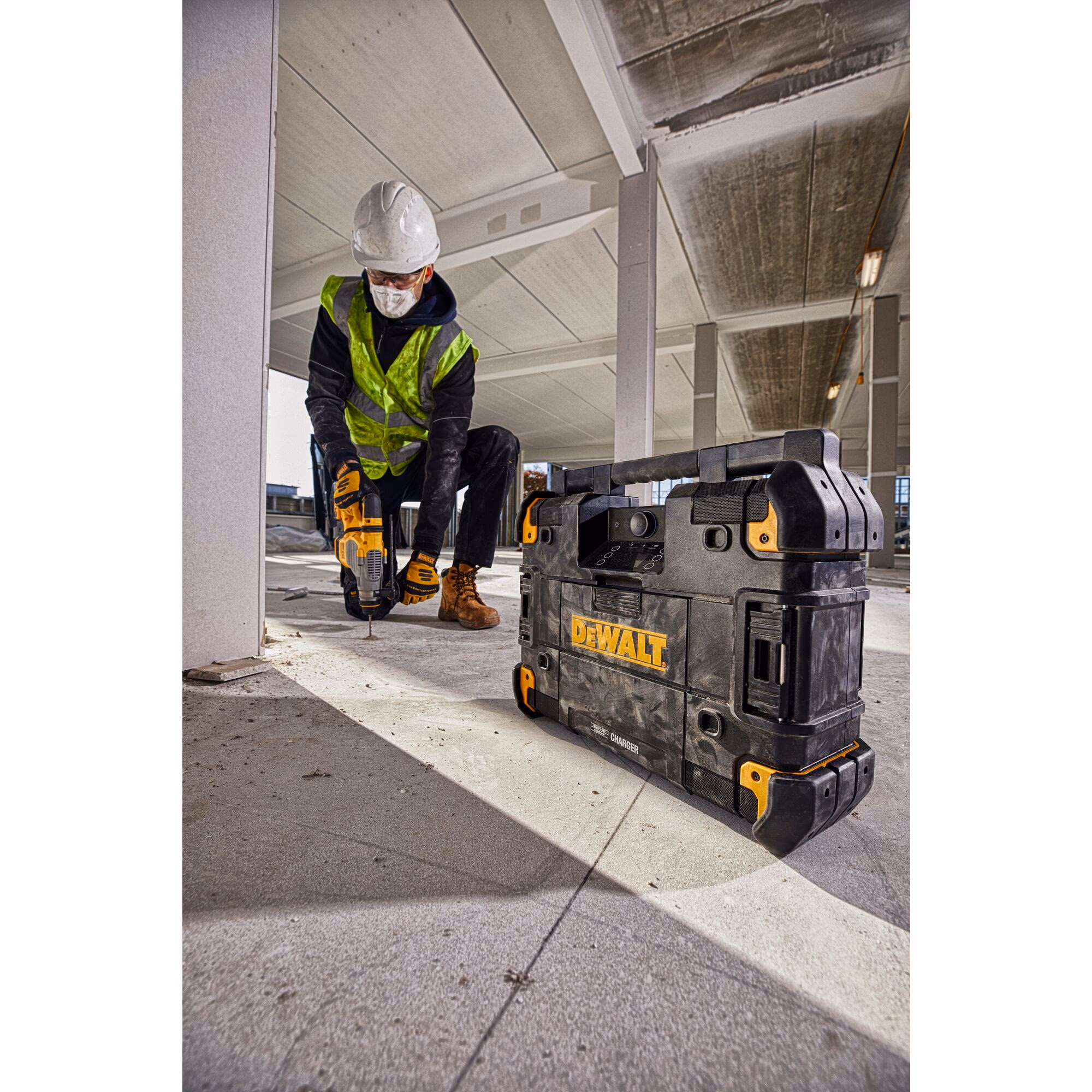 Radio TSTAK sur secteur ou batteries XR 12V / 18V / 54V