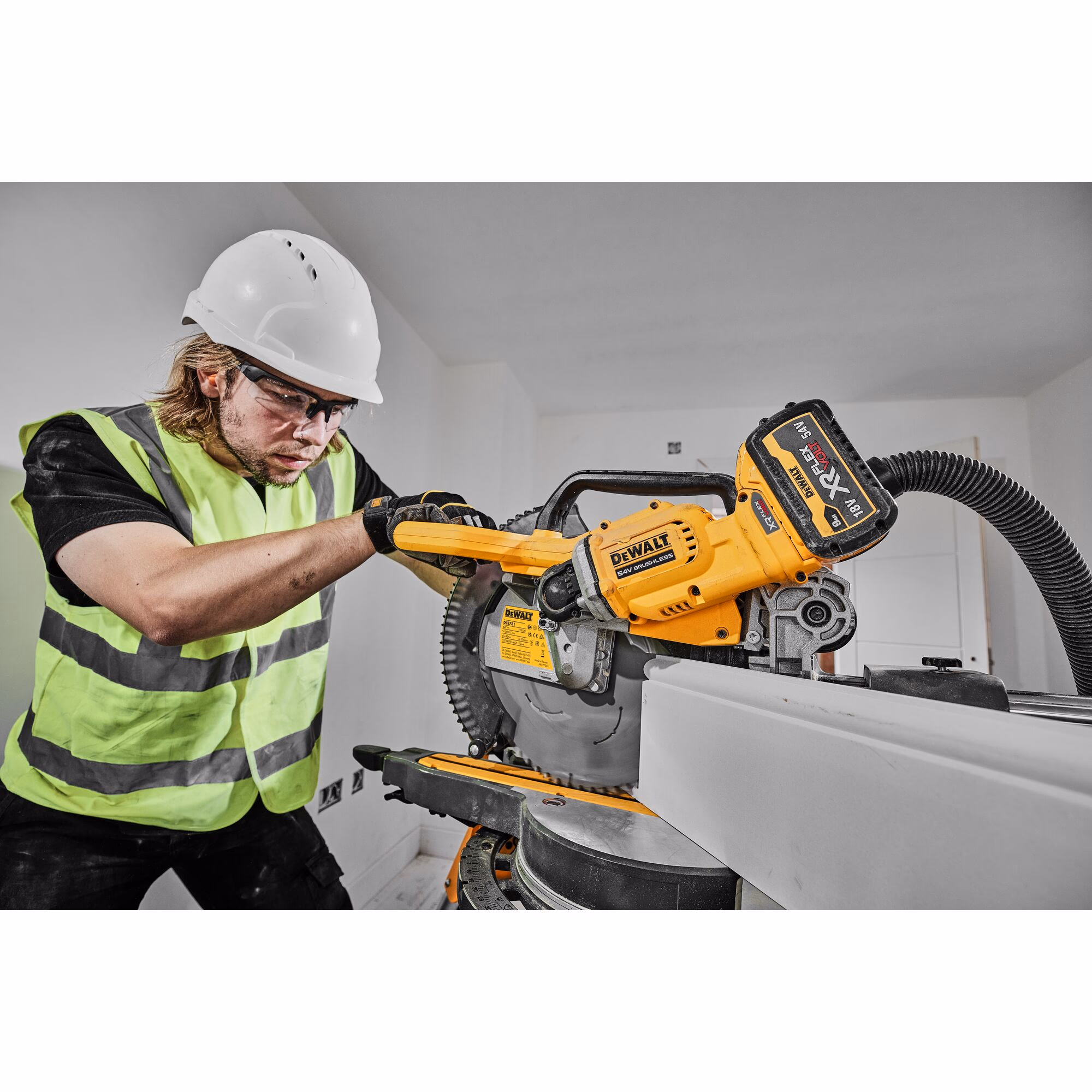 Scie à onglets XR FLEXVOLT 54V Brushless 305 mm Sans batterie ni chargeur