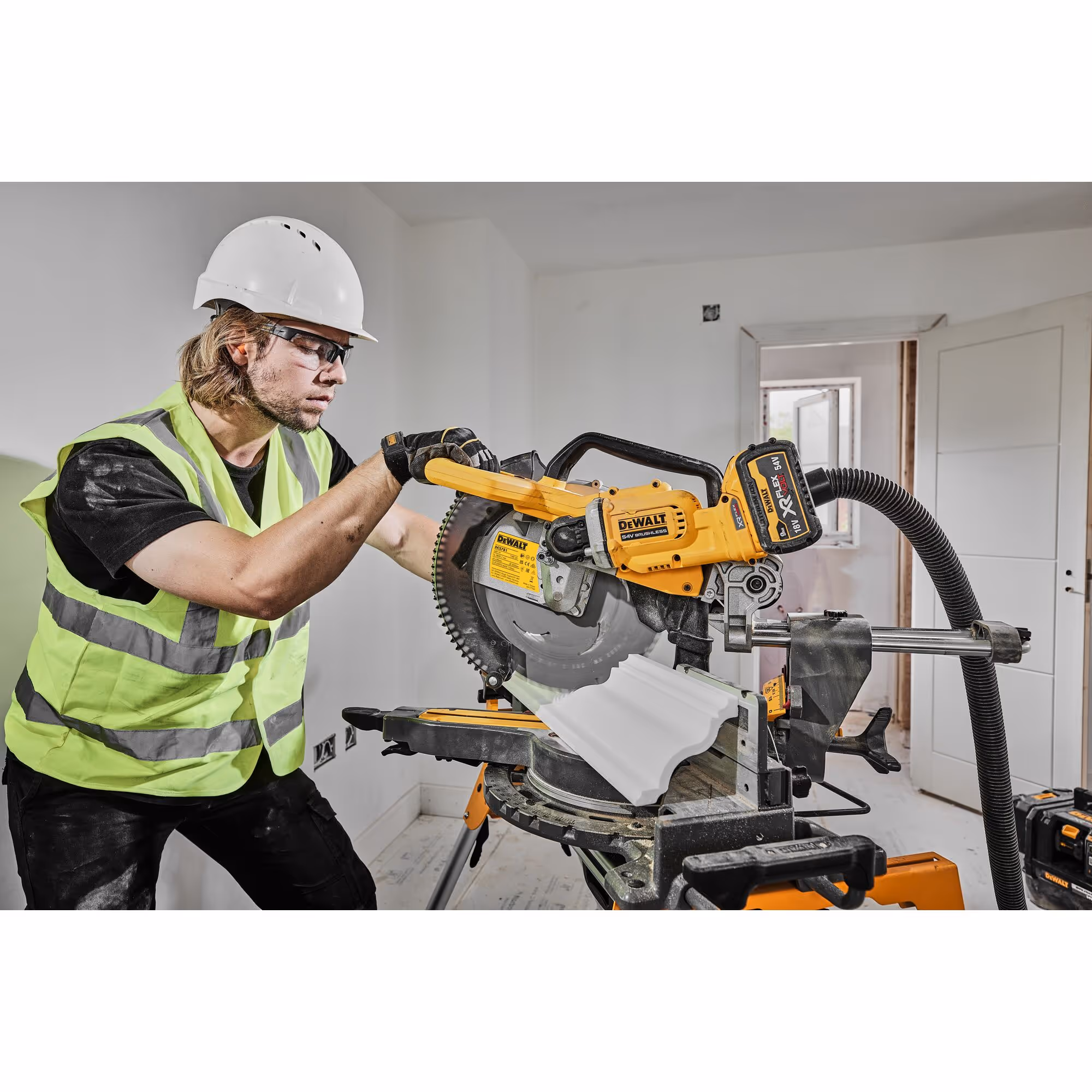 Scie à onglets XR FLEXVOLT 54V 3Ah Li-Ion Brushless 305 mm avec batterie