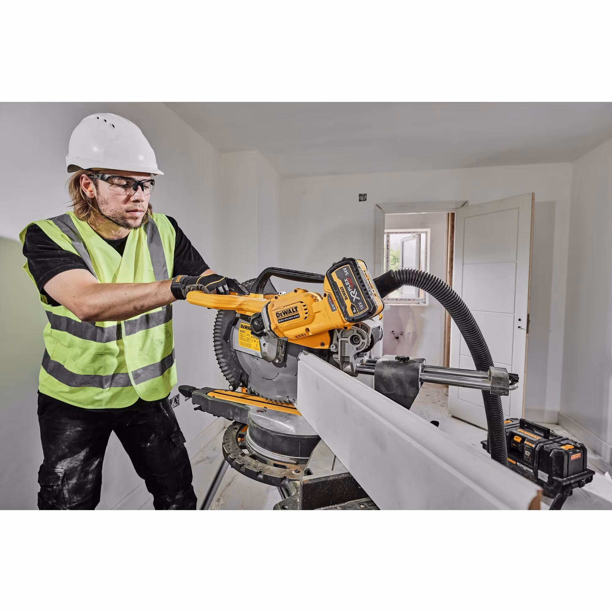 Scie à onglets XR FLEXVOLT 54V 3Ah Li-Ion Brushless 305 mm avec batterie