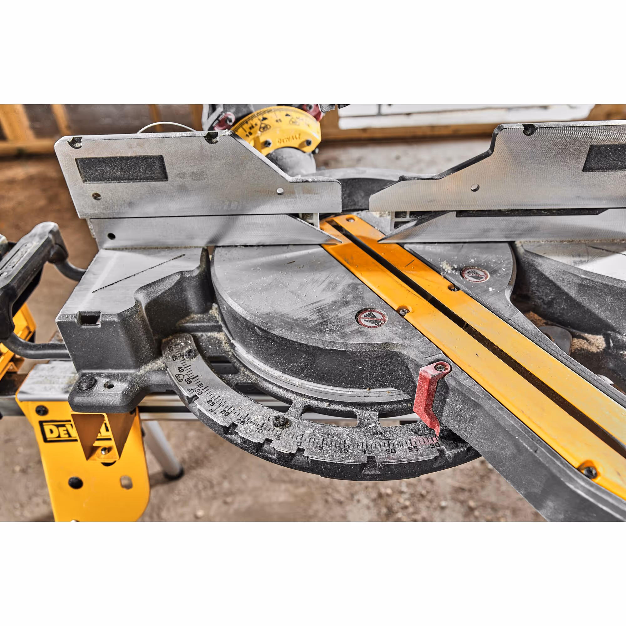 Scie à onglets XR FLEXVOLT 54V 3Ah Li-Ion Brushless 305 mm avec batterie