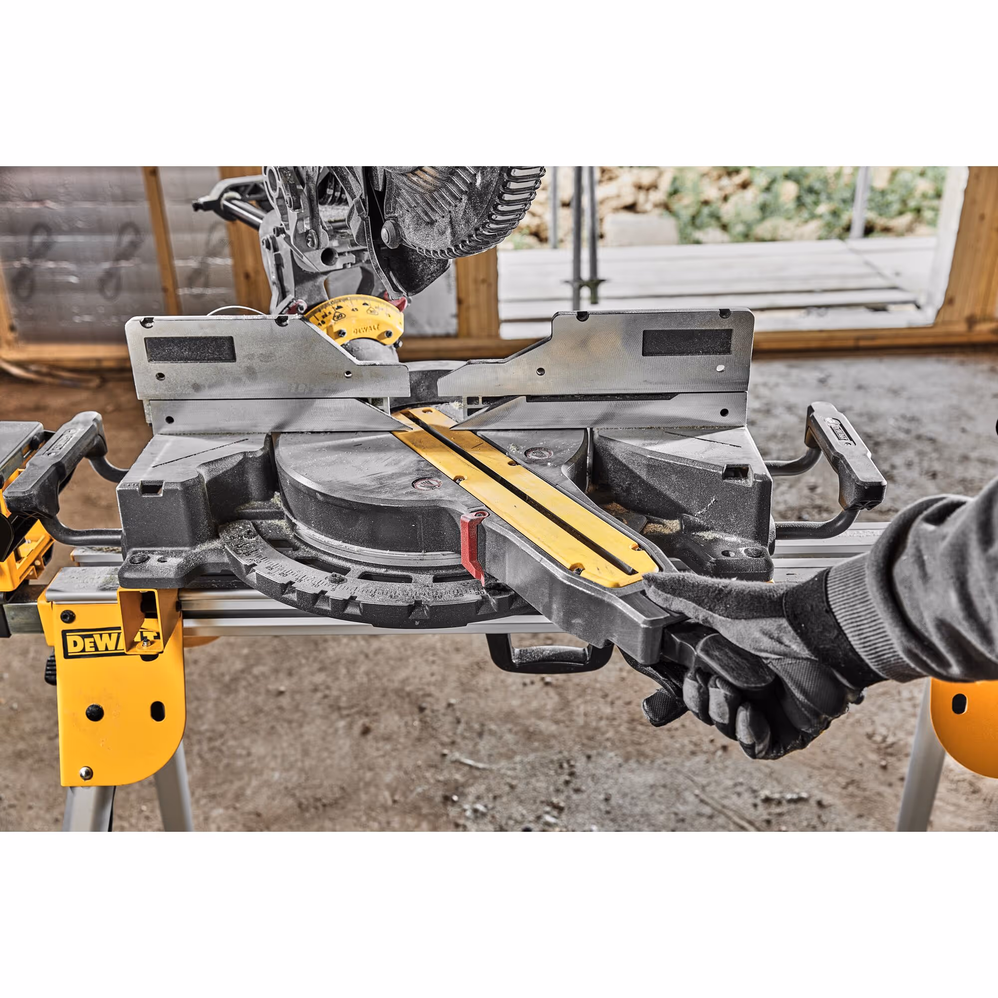 Scie à onglets XR FLEXVOLT 54V 3Ah Li-Ion Brushless 305 mm avec batterie