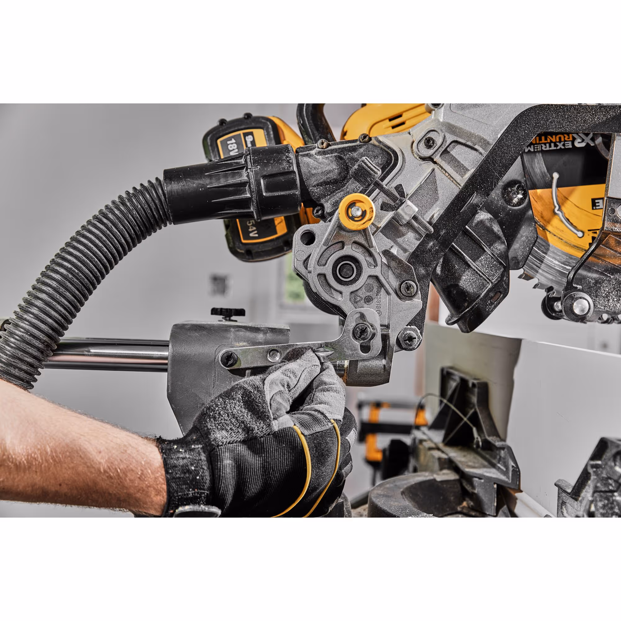 Scie à onglets XR FLEXVOLT 54V 3Ah Li-Ion Brushless 305 mm avec batterie