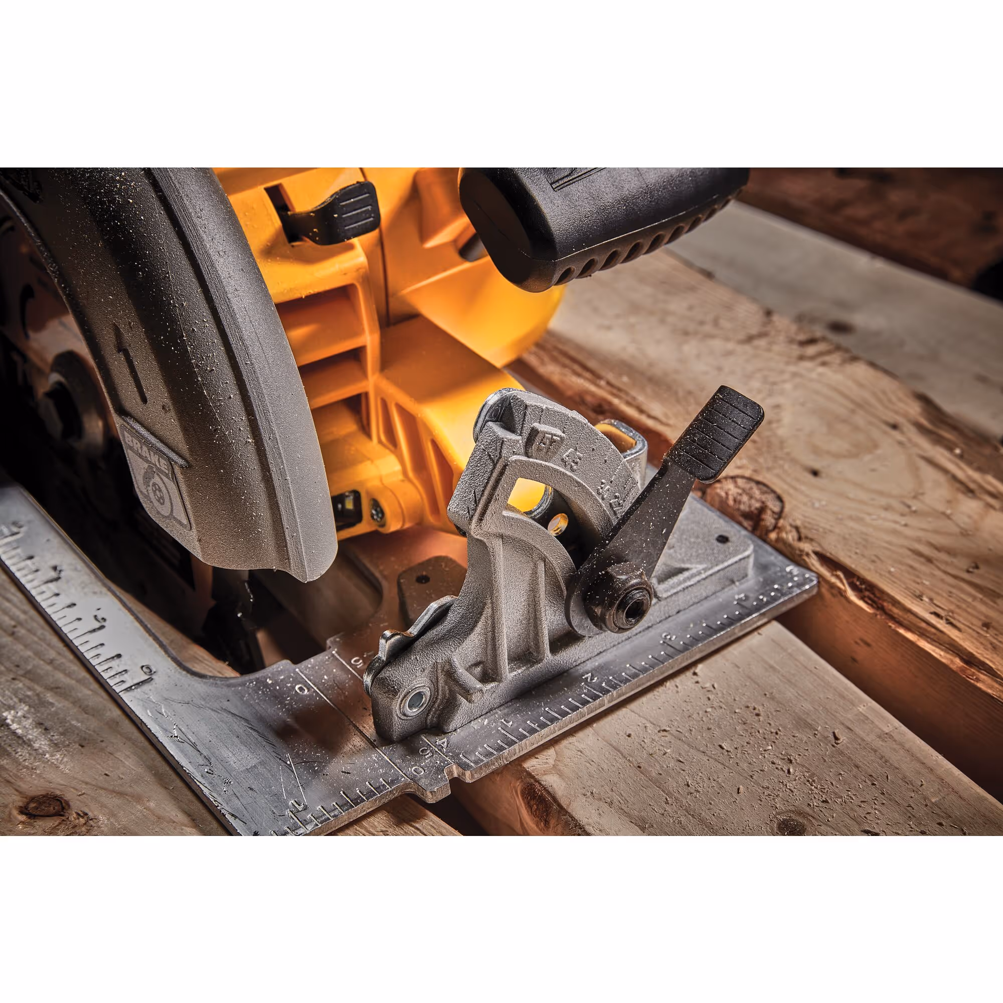 Scie circulaire XR 18V ADVANTAGE 6Ah Li-Ion Brushless 190 mm avec batterie