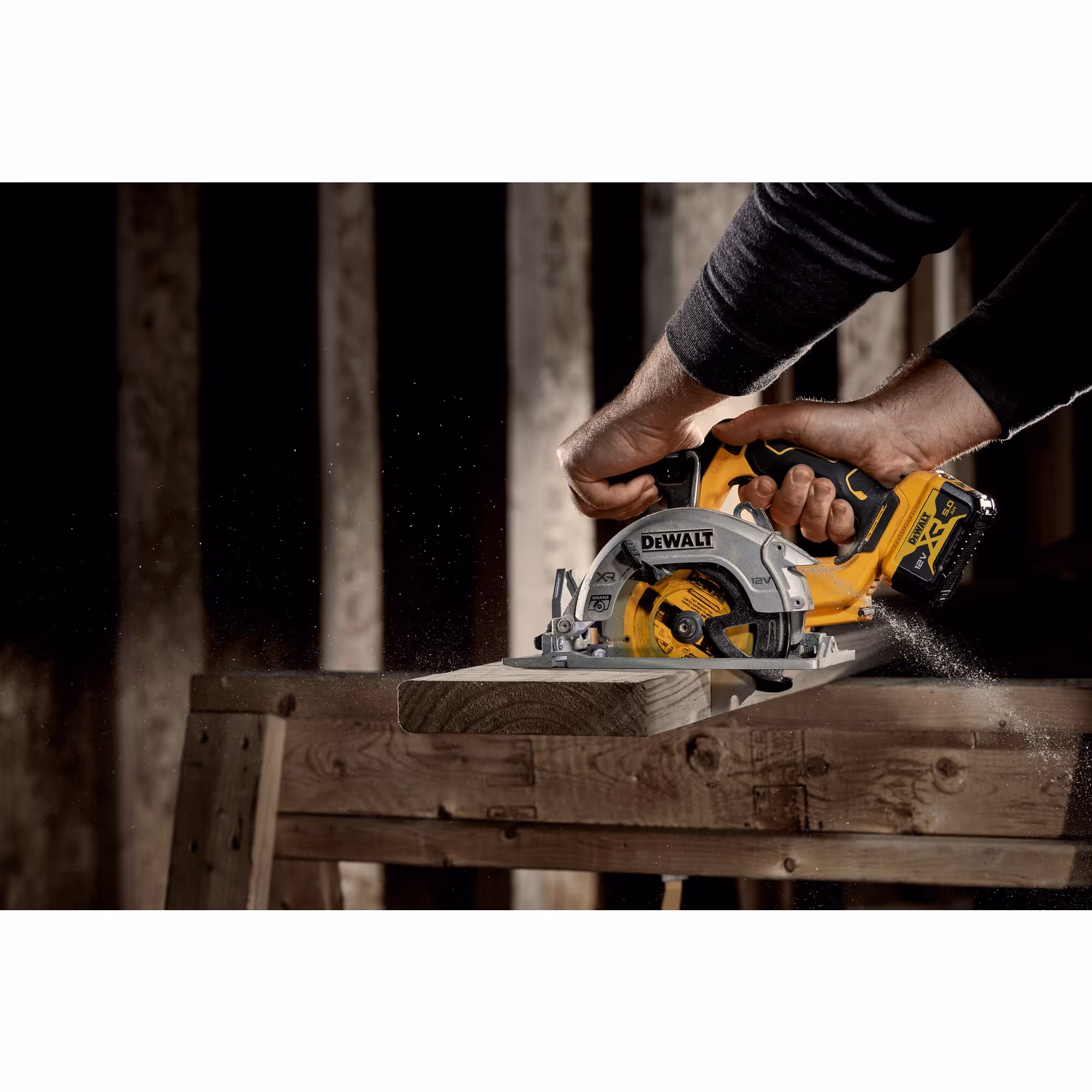 Scie circulaire XR 12V 5Ah Li-Ion Brushless 140 mm avec batteries