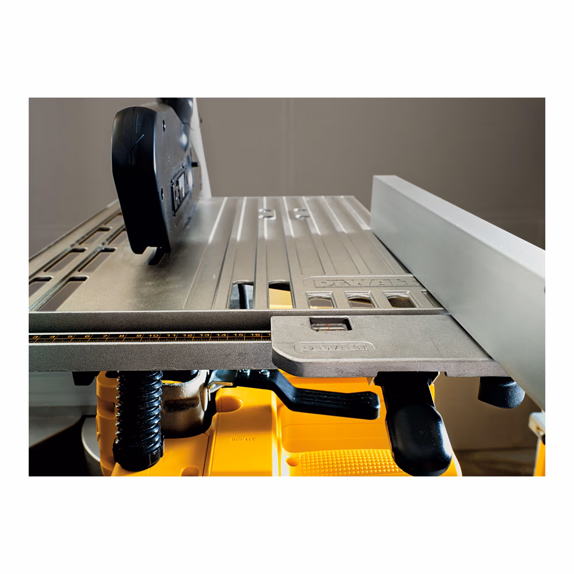 Scie à onglets à table supérieure 1600W 305 mm