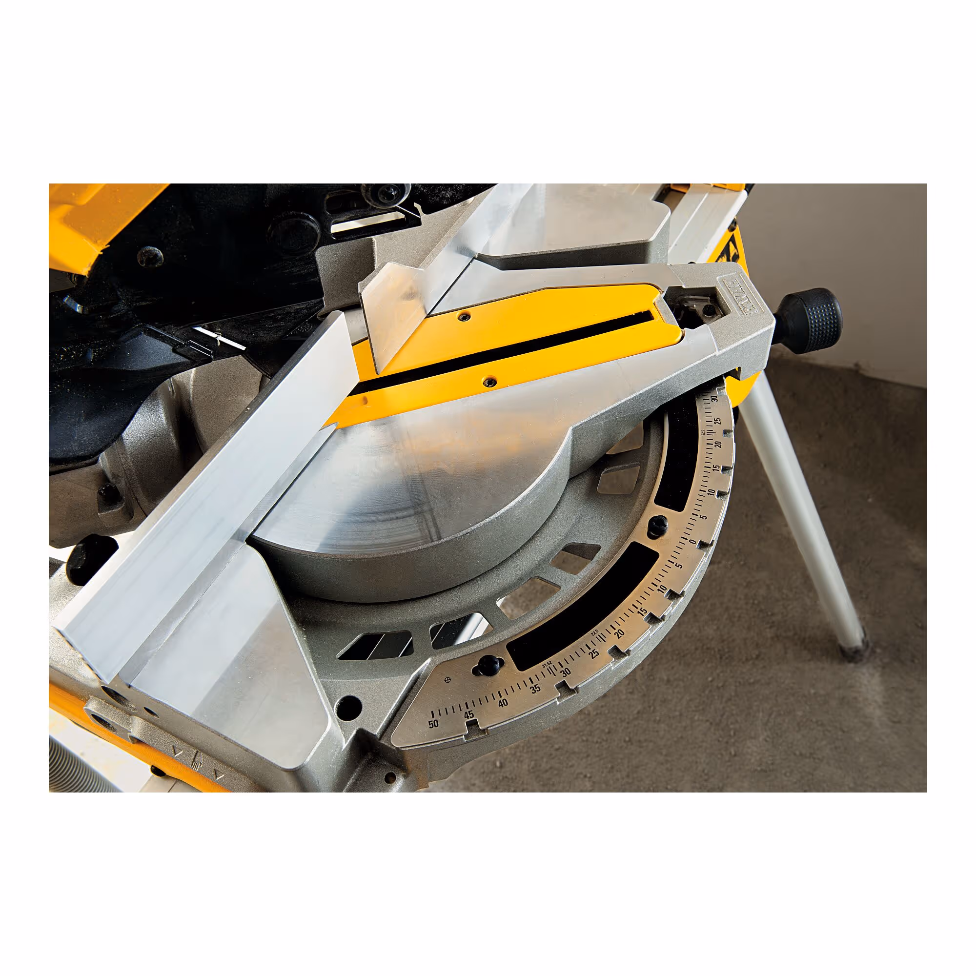Scie à onglets à table supérieure 1600W 305 mm