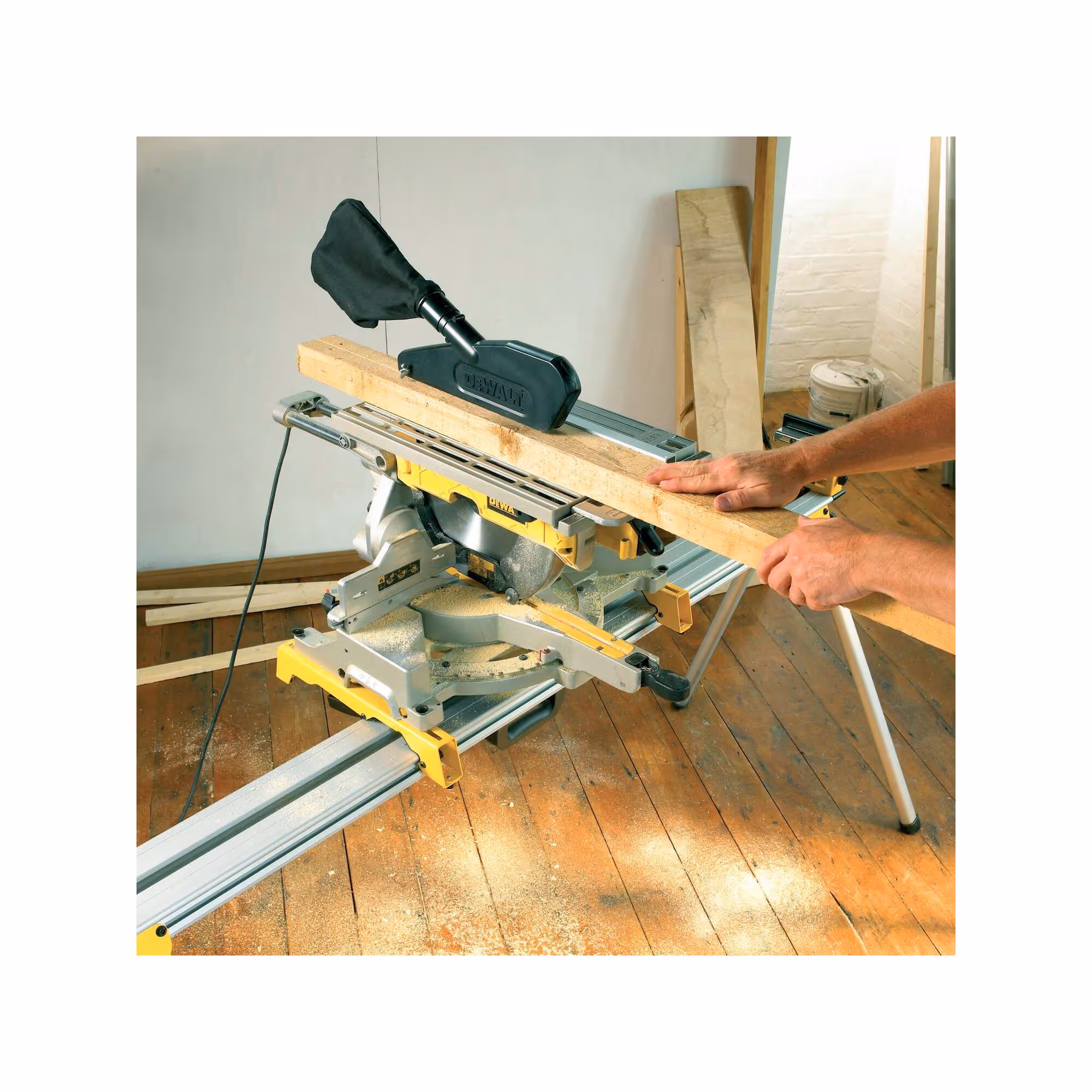 Scie à onglets radiale à table supérieure 1600W 305 mm