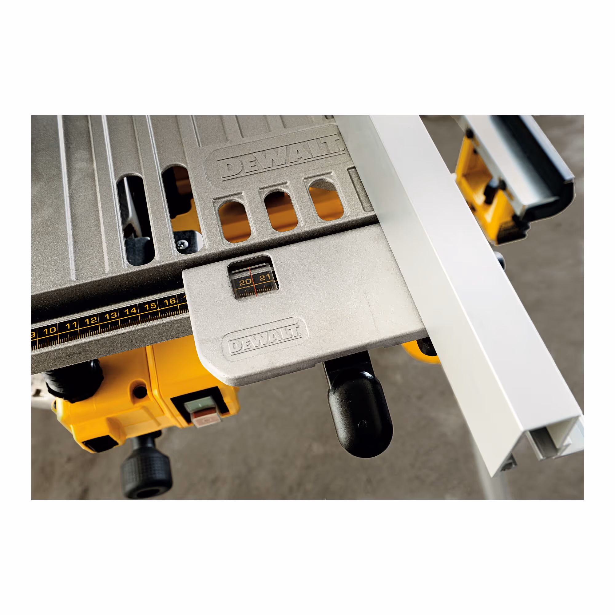 Scie à onglets à table supérieure 1600W 305 mm