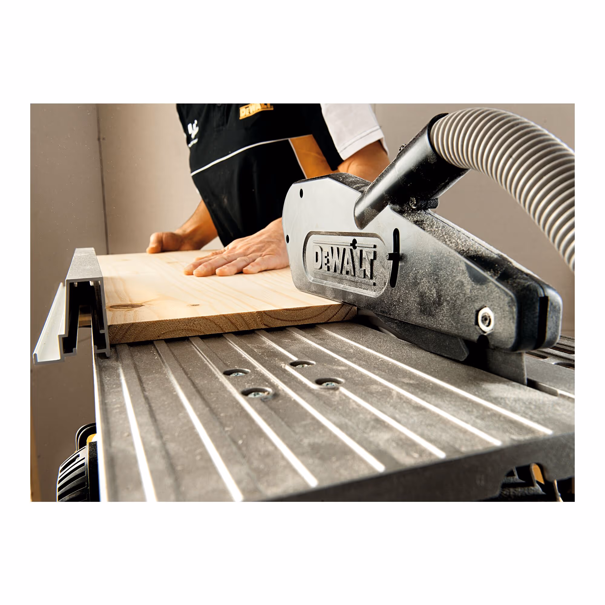 Scie à onglets à table supérieure 1600W 305 mm