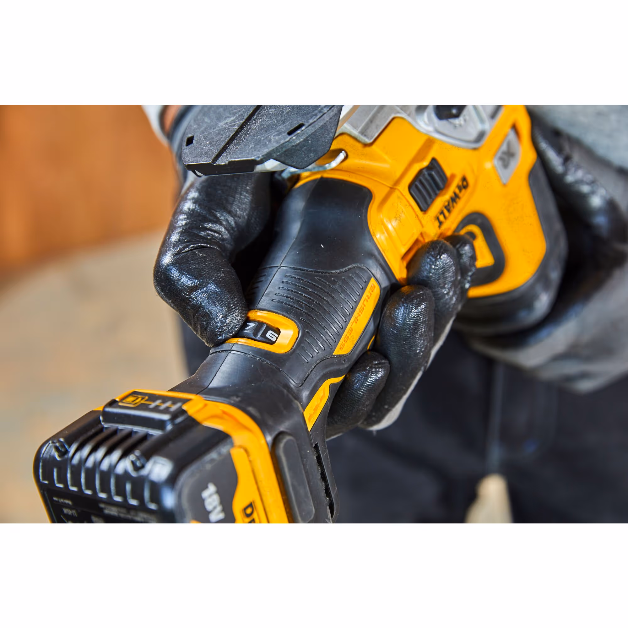 Scie sauteuse à prise par le corps XR 18V 5Ah Li-Ion Brushless  avec batteries