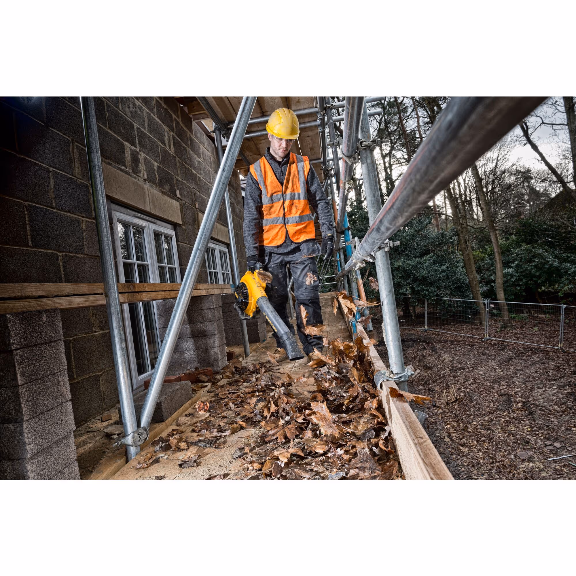 Souffleur XR FLEXVOLT 54 V 3 Ah Li-Ion Brushless - vitesse de soufflage max. (km/h) : 195 / débit d'air (m³/hr) : 680 - 1 batterie, chargeur 