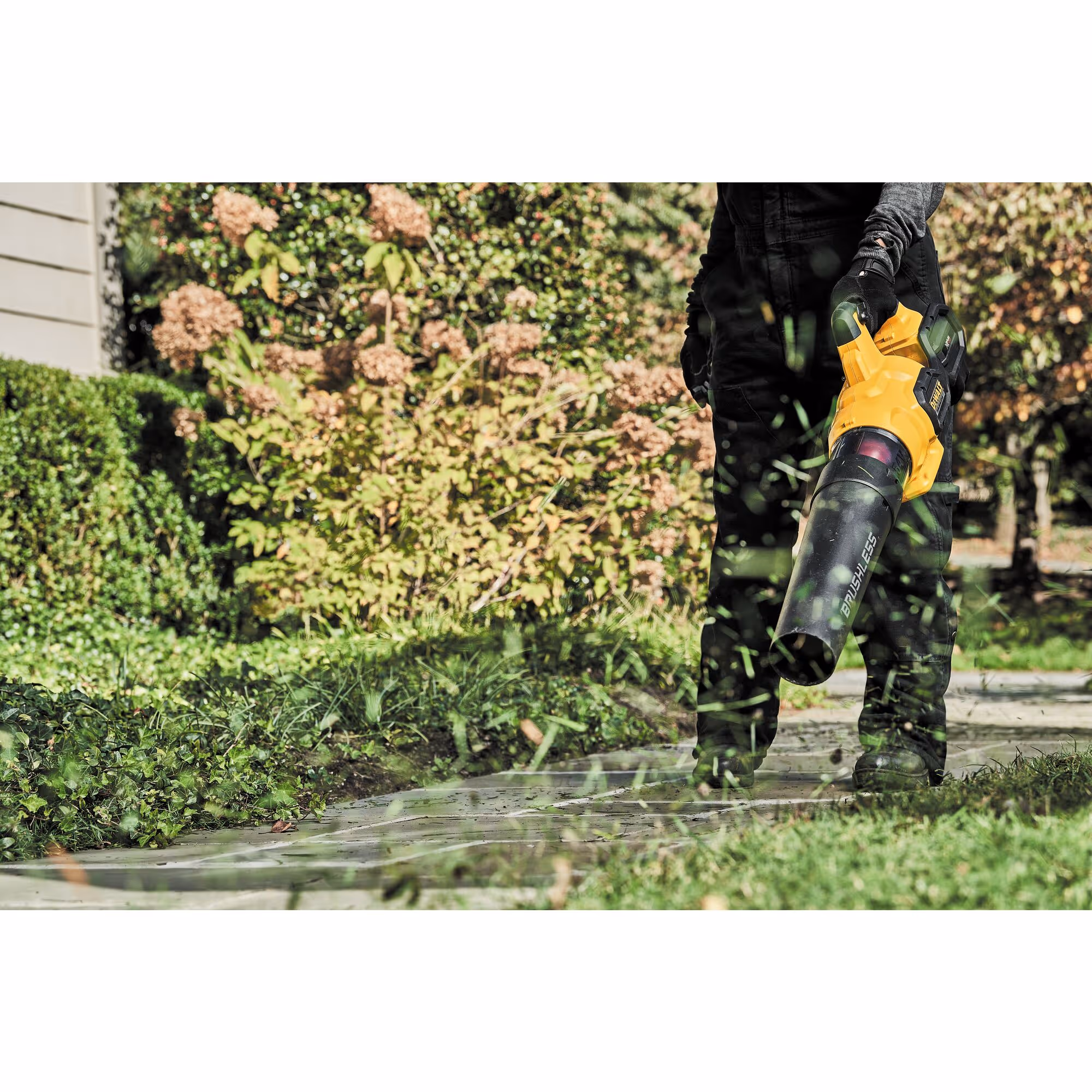 Souffleur XR FLEXVOLT 54 V 3 Ah Li-Ion Brushless - vitesse de soufflage max. (km/h) : 200 / débit d'air (m³/hr) : 650 - 1 batterie, chargeur