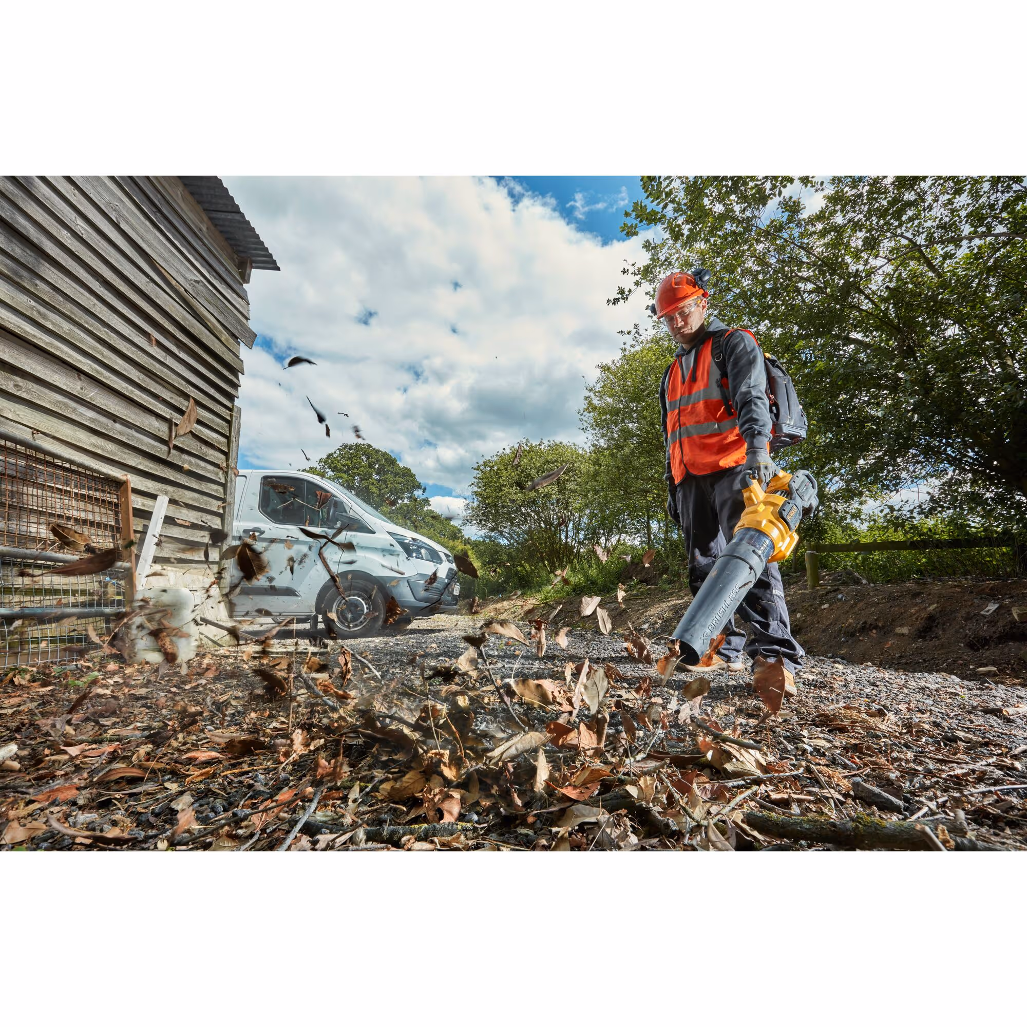 Souffleur XR FLEXVOLT 54 V 3 Ah Li-Ion Brushless - vitesse de soufflage max. (km/h) : 200 / débit d'air (m³/hr) : 650 - 1 batterie, chargeur