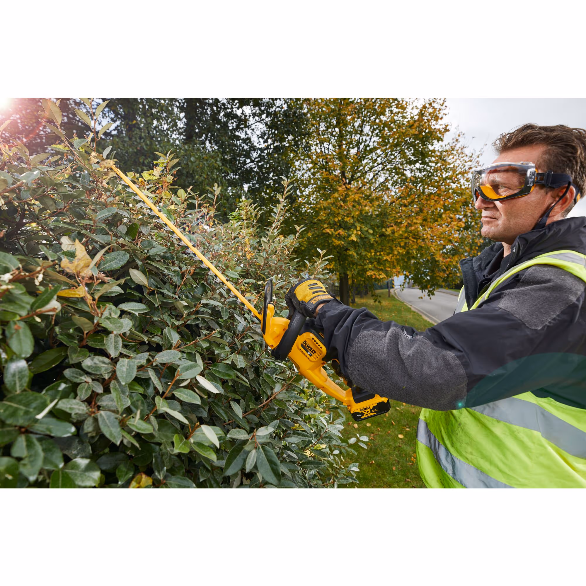 Taille-haies XR 18 V - vitesse variable (cps/min) : 0-2800 / écartement (mm) : 19 / longueur lame (cm) : 55 - sans batterie ni chargeur