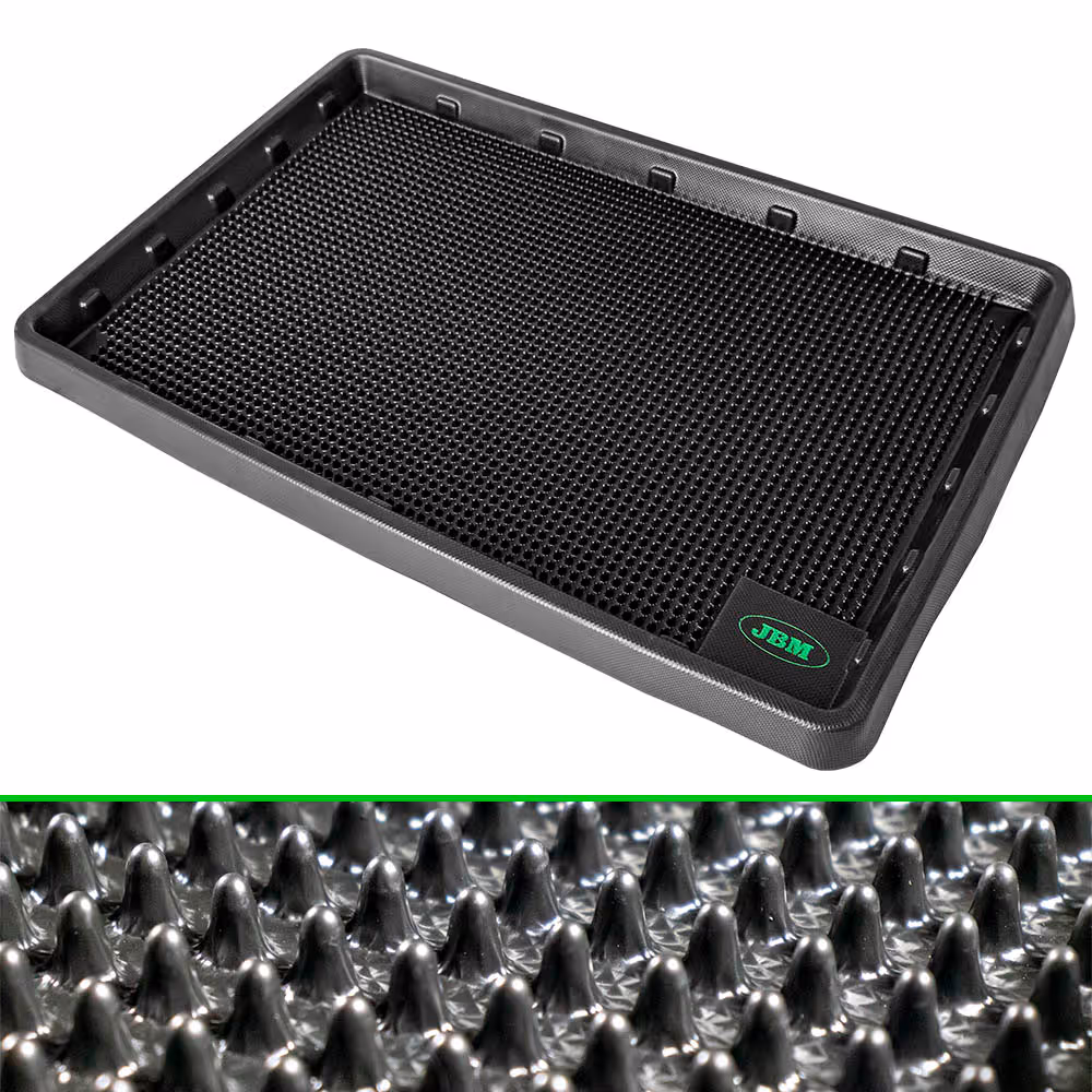 Tapis avec réservoir pour le liquide désinfectant
