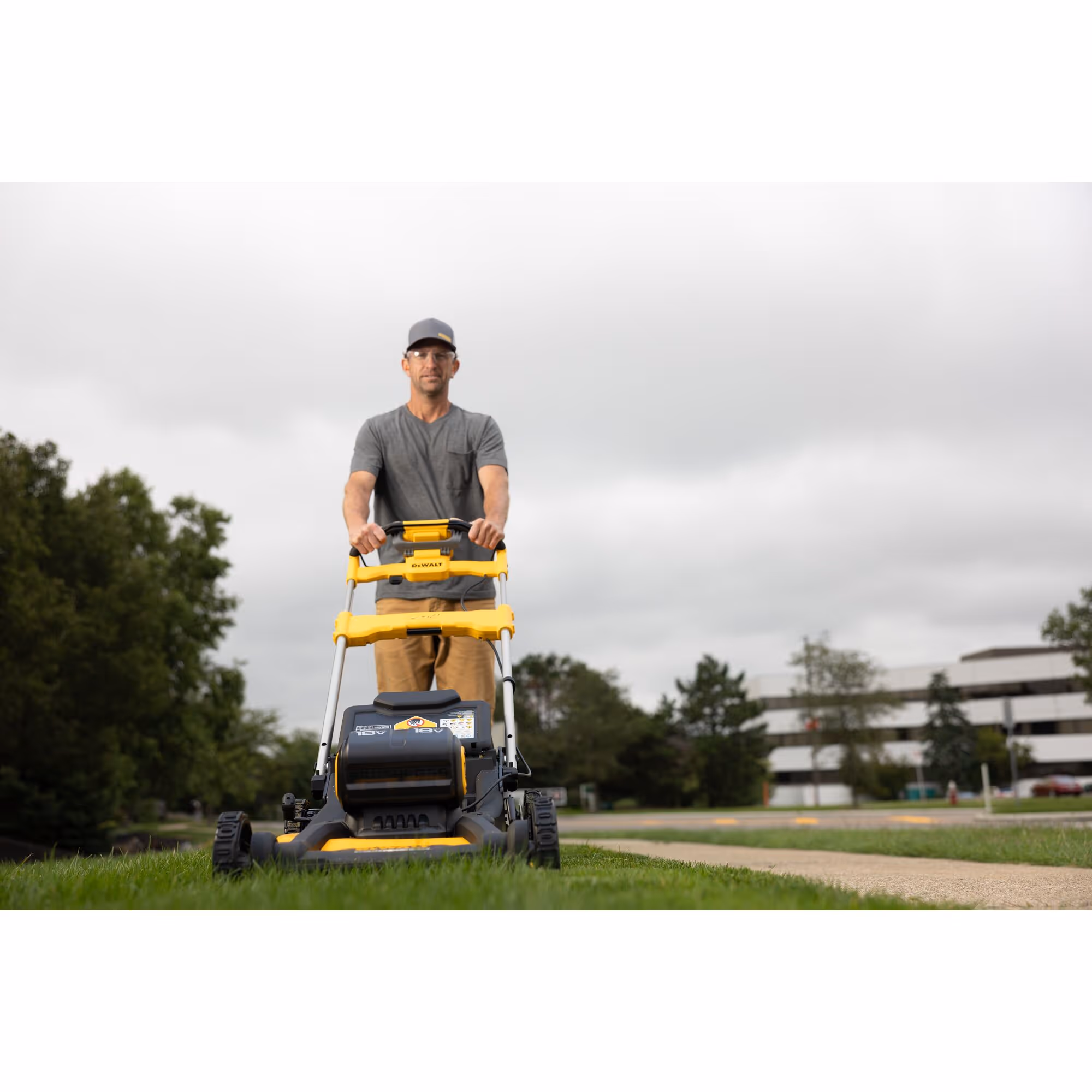 Tondeuse 53 cm XR 2 X 18V Brushless - autopropulsée