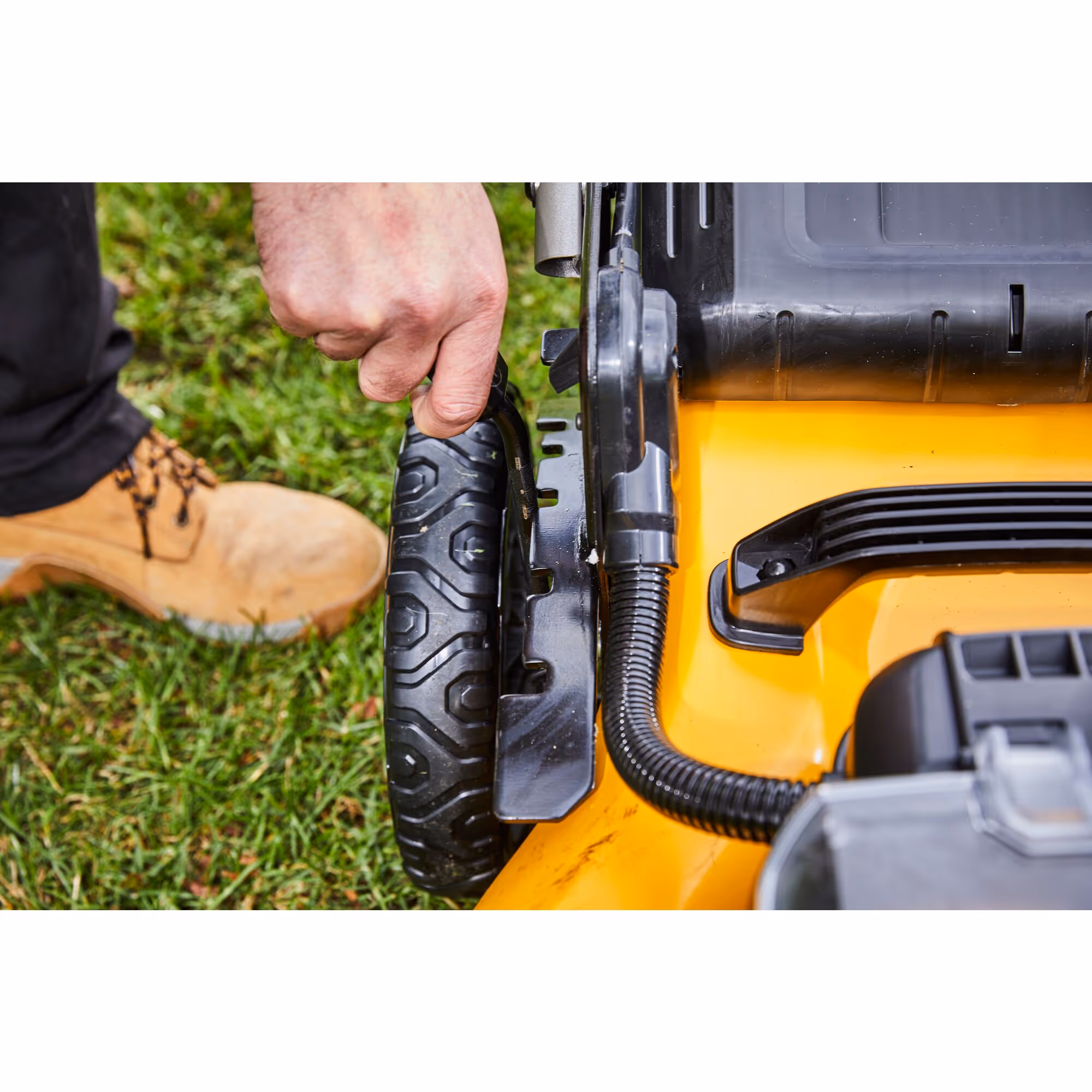 Tondeuse XR 2 X 18 V Brushless - largeur de coupe (cm) : 48 / carter en acier (cm) : 51 / hauteur de coupe : 5 / capacité de collecte (L) : 55 - sans batterie ni chargeur