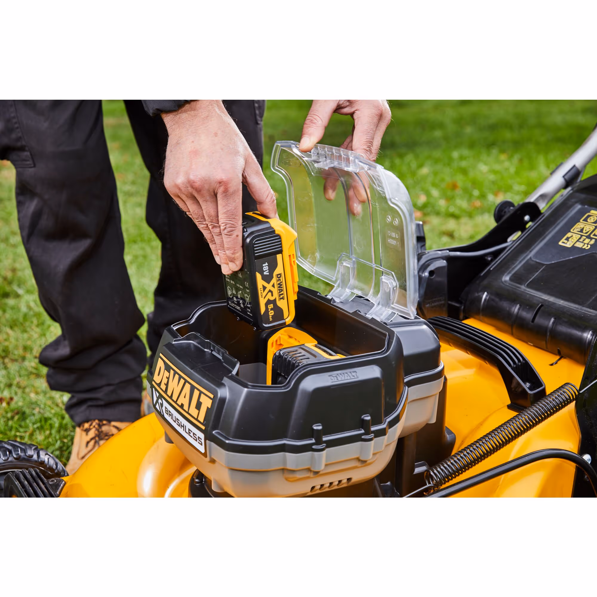 Tondeuse XR 2 X 18 V Brushless - largeur de coupe (cm) : 48 / carter en acier (cm) : 51 / hauteur de coupe : 5 / capacité de collecte (L) : 55 - sans batterie ni chargeur