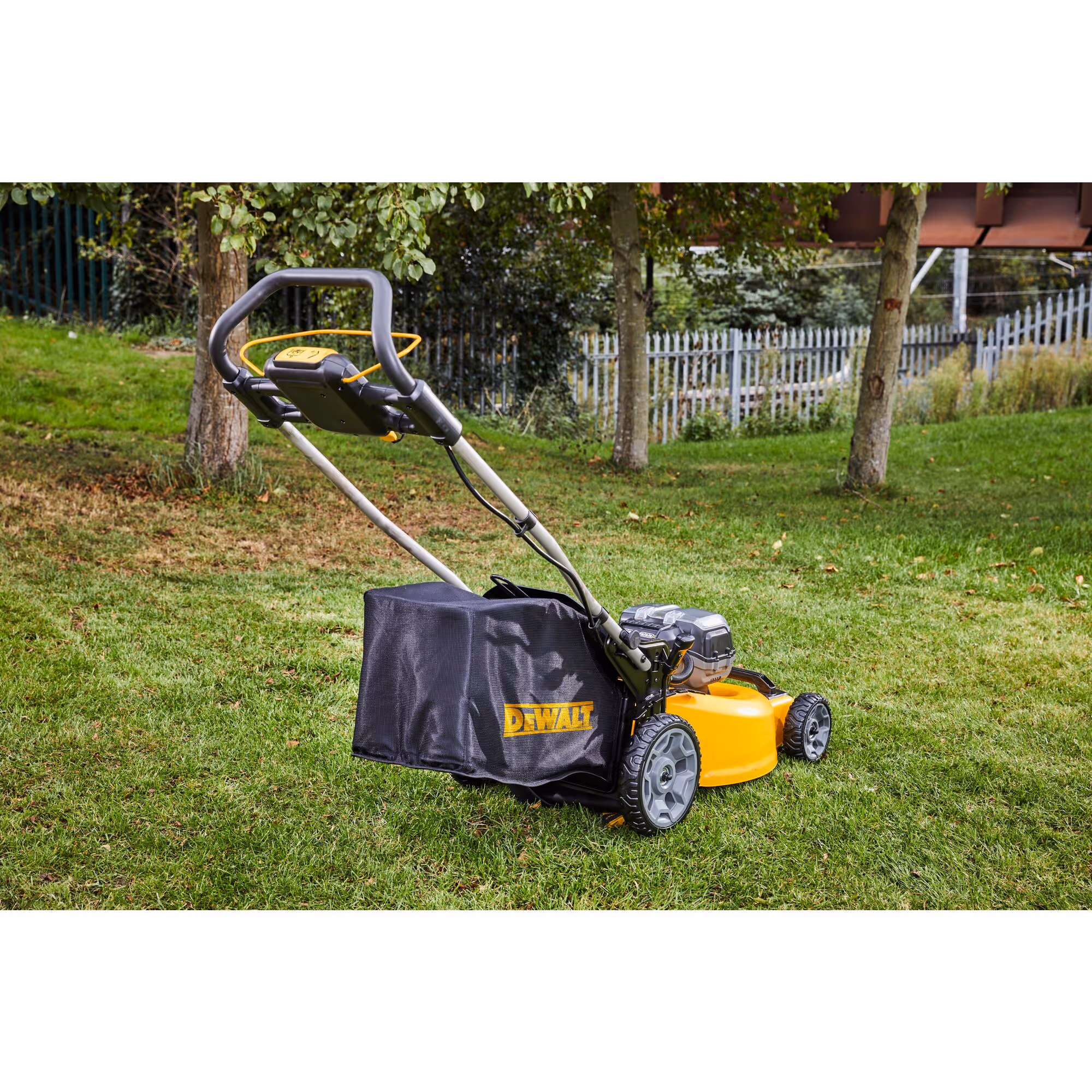 Tondeuse XR 2 X 18 V Brushless - largeur de coupe (cm) : 48 / carter en acier (cm) : 51 / hauteur de coupe : 5 / capacité de collecte (L) : 55 - sans batterie ni chargeur